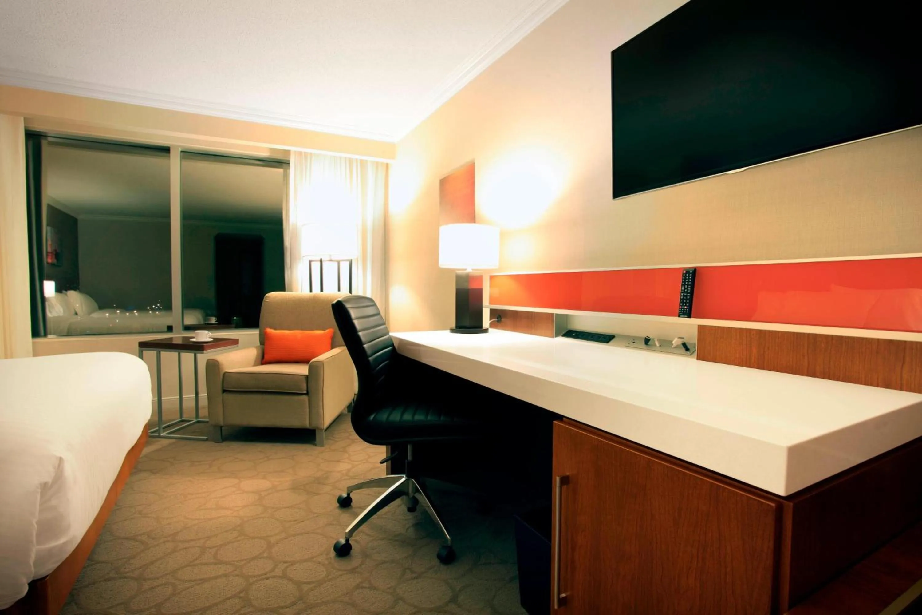 Photo of the whole room, Bed in Delta Hotels by Marriott London Armouries