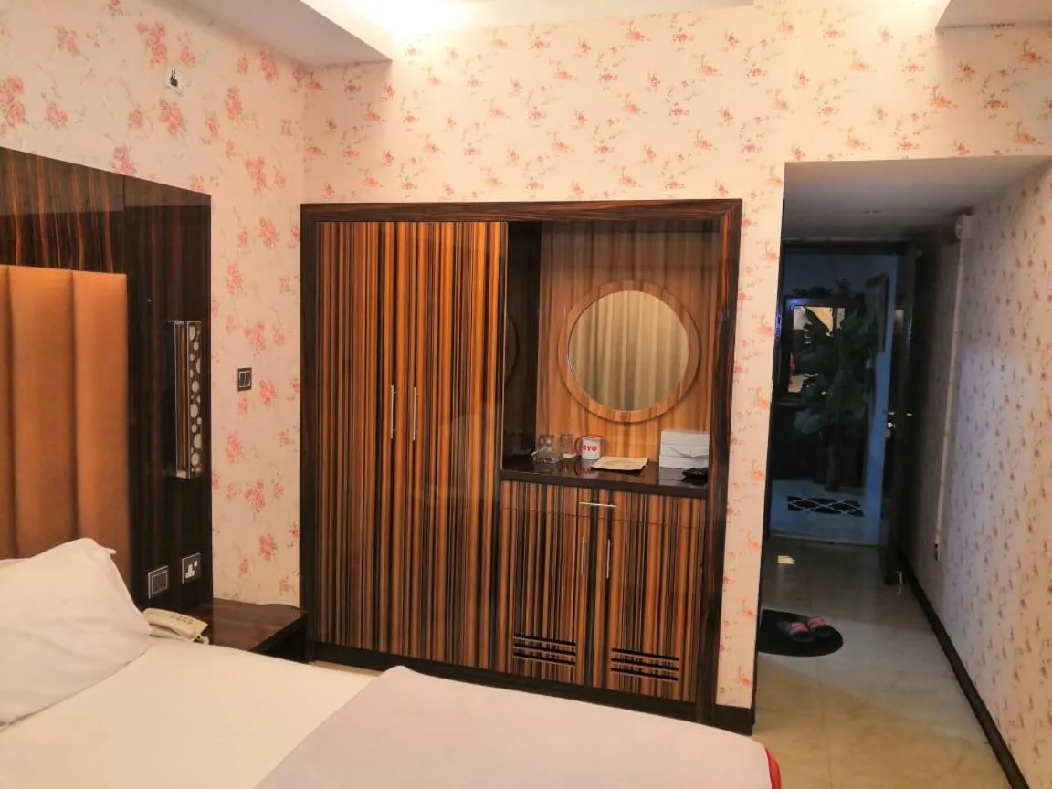 Bed in BURJ NAHAR HOTEL L.L.C