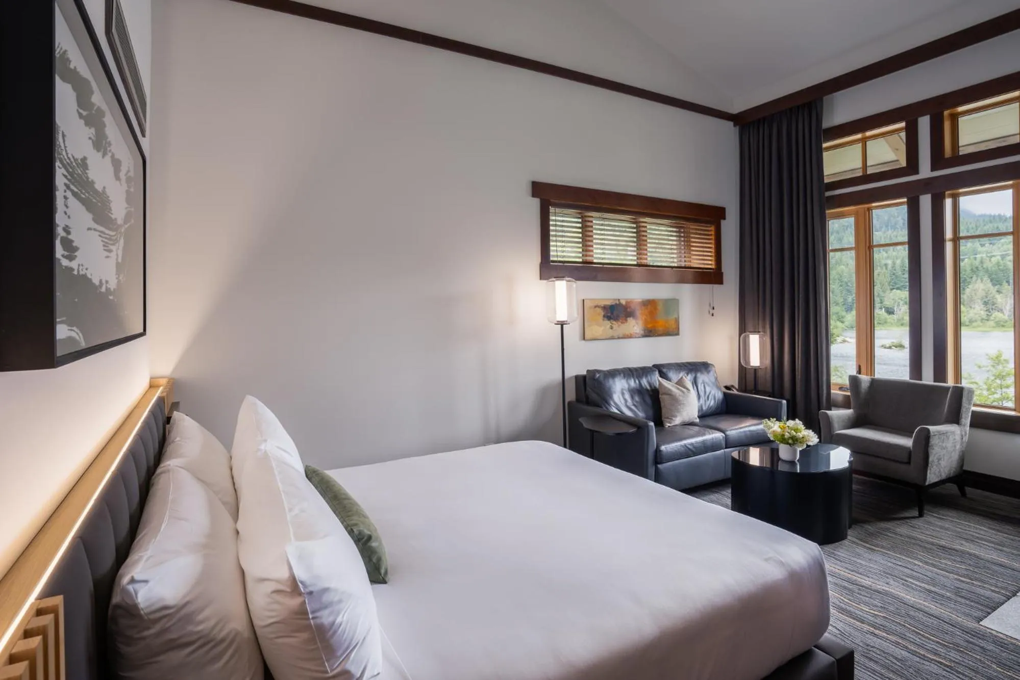 Bedroom, Bed in Nita Lake Lodge