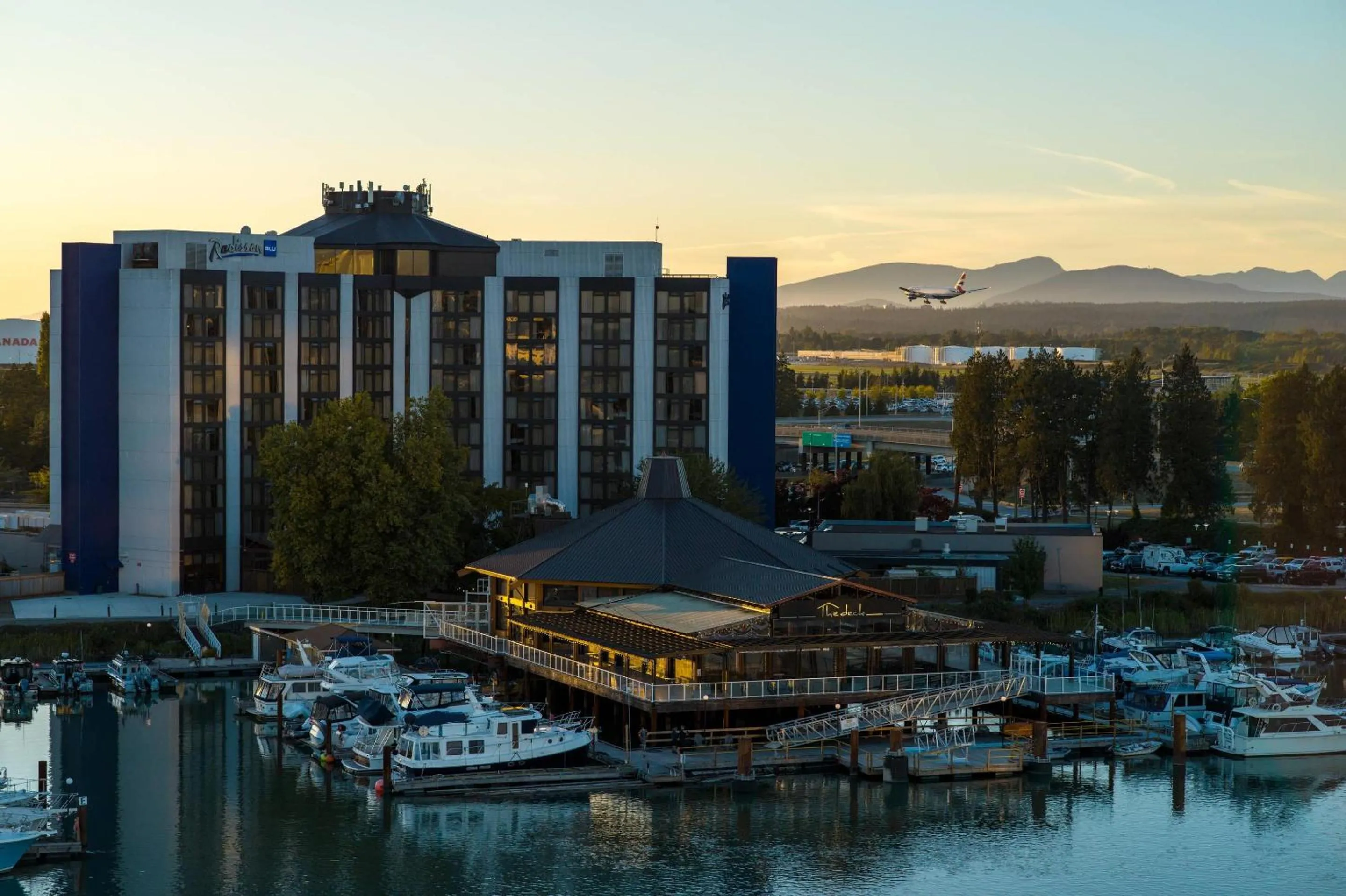 Property building in Radisson Blu Vancouver Airport Hotel & Marina
