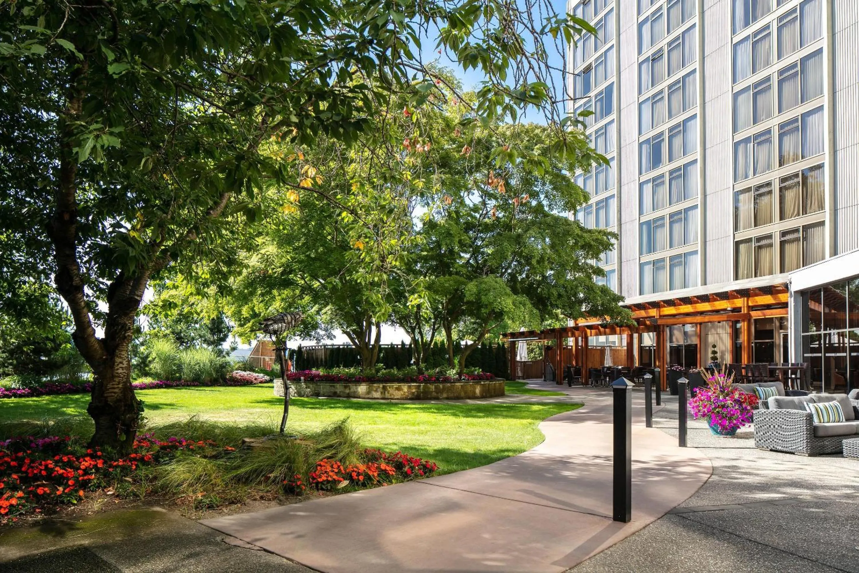 Property building in Radisson Blu Vancouver Airport Hotel & Marina