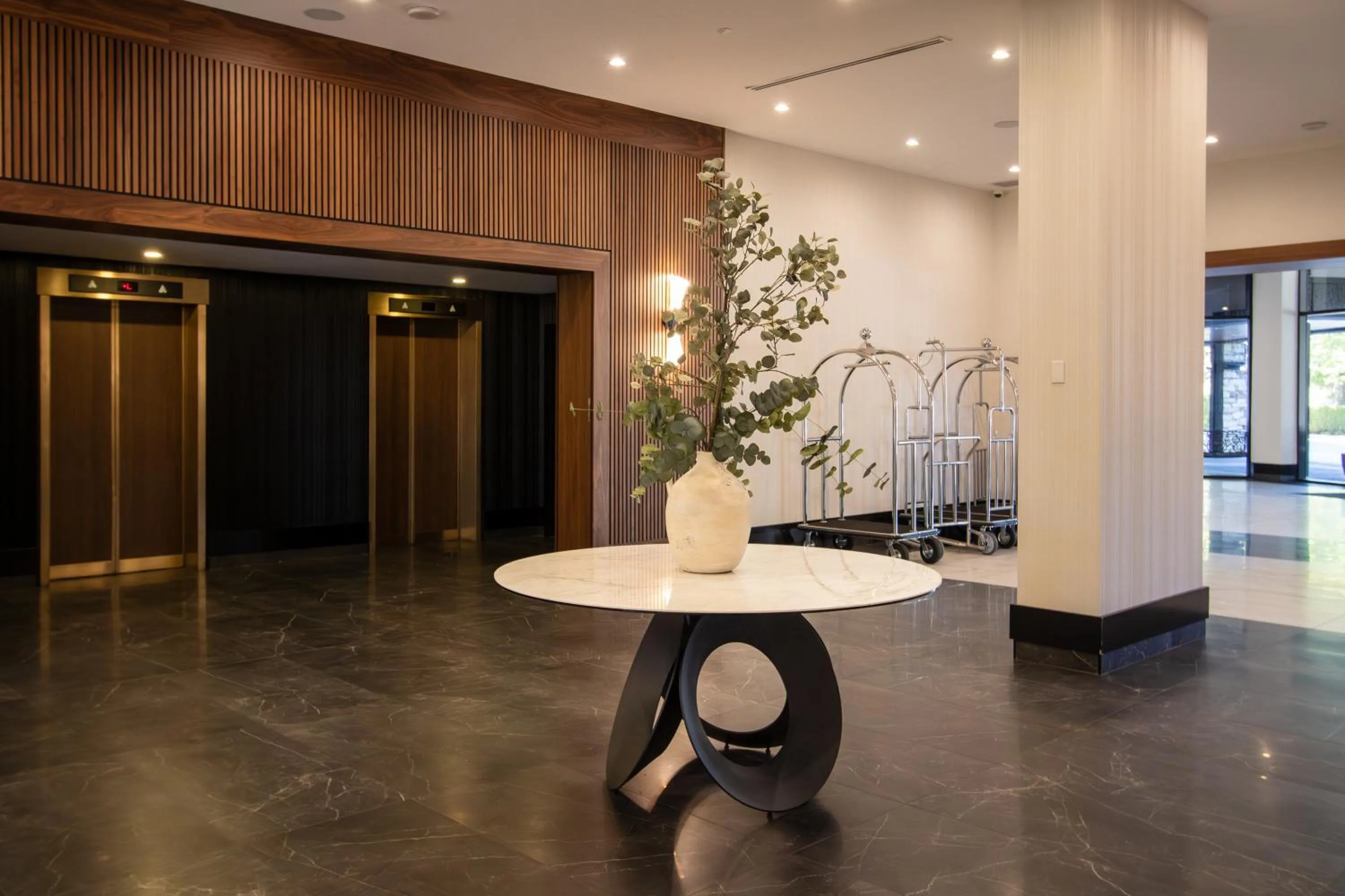 Lobby or reception in Radisson Blu Vancouver Airport Hotel & Marina
