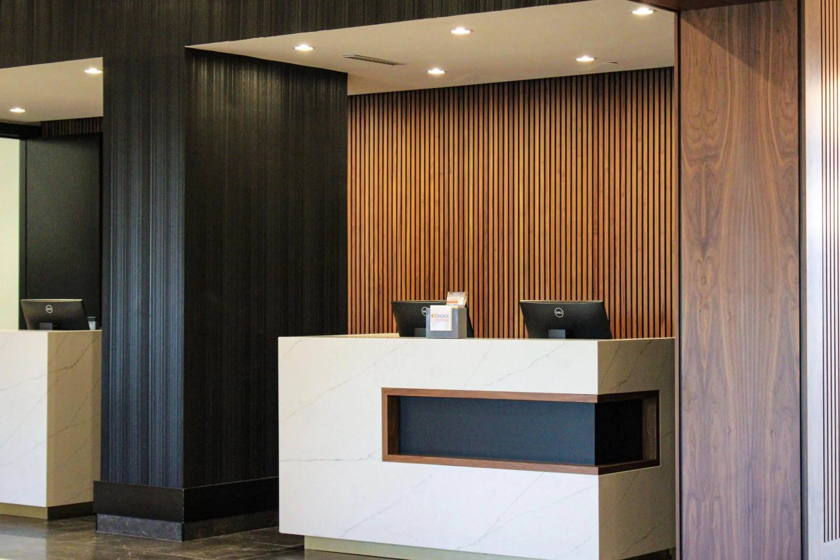 Lobby or reception in Radisson Blu Vancouver Airport Hotel & Marina