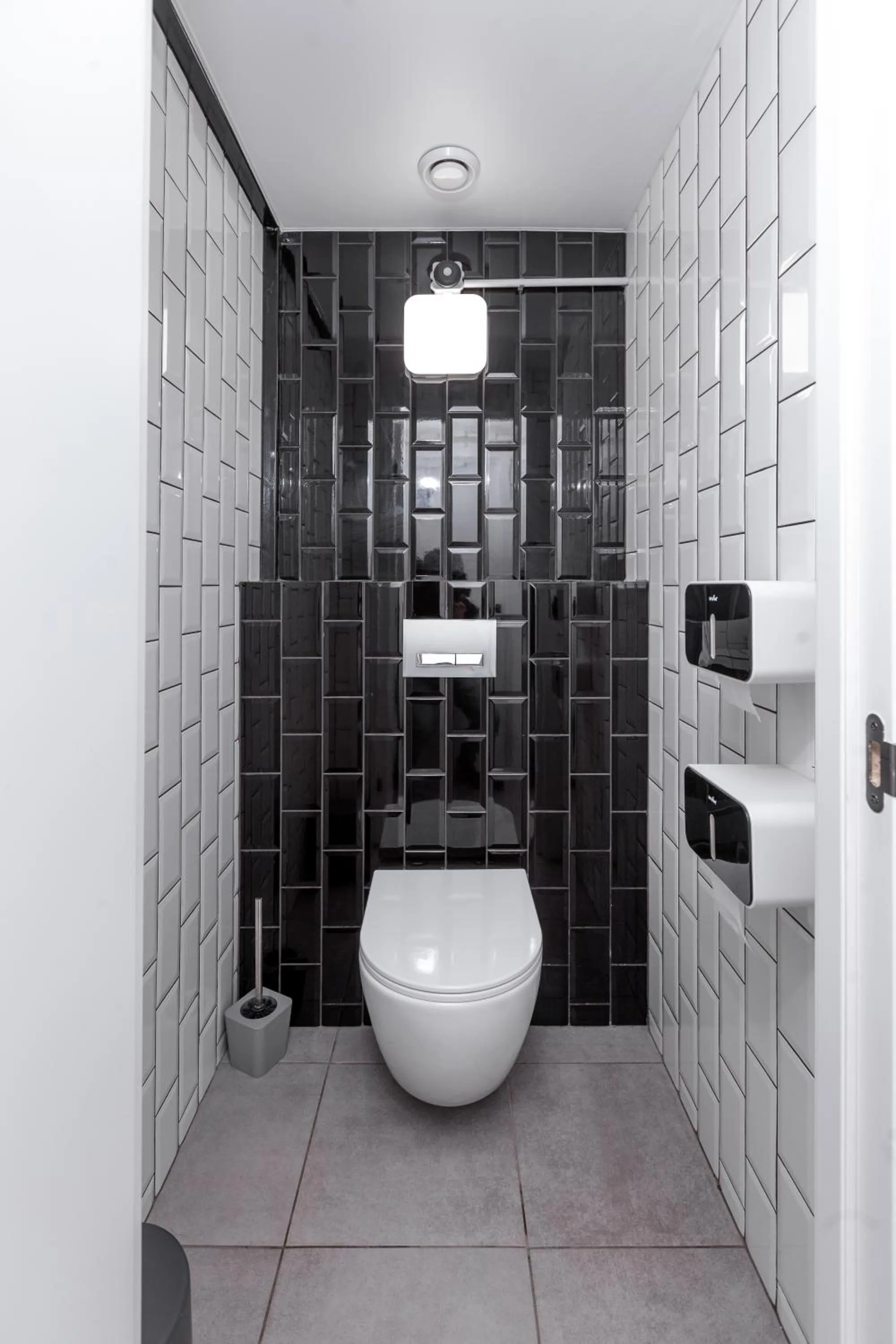 Toilet in Capsule Hotel Constellation 89