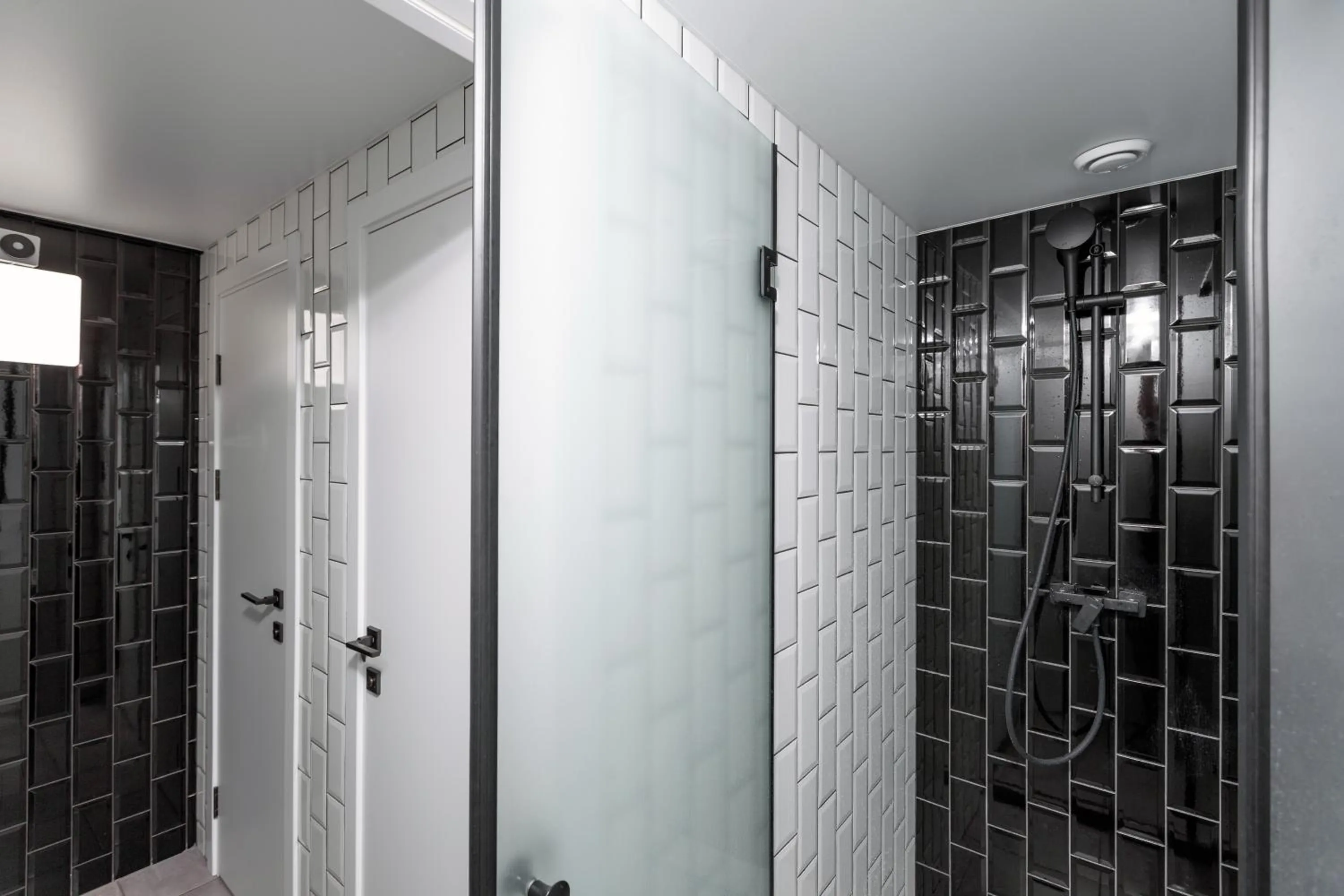 Shower in Capsule Hotel Constellation 89