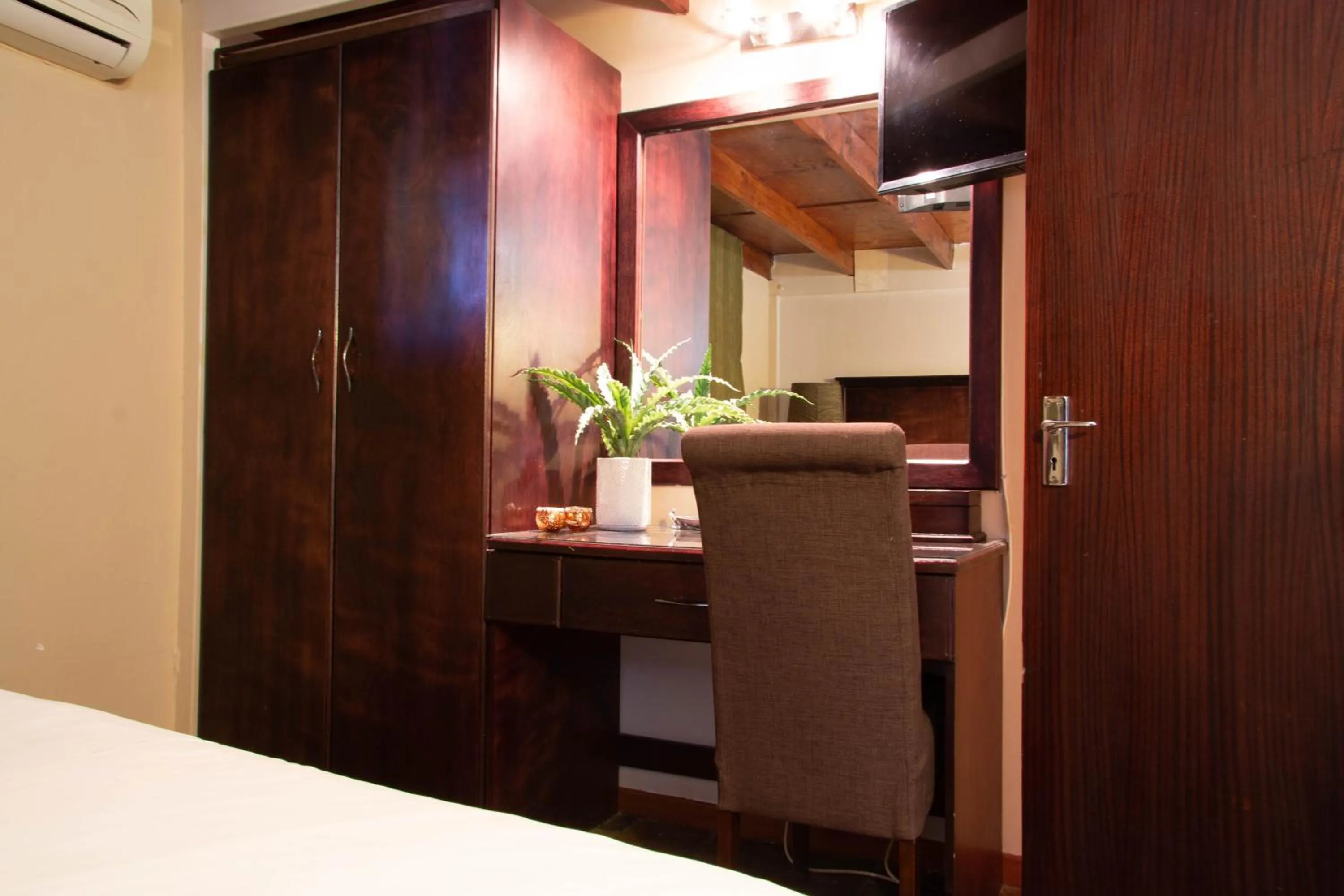 Seating area, Bed in Zoete Rust Boutique Hotel