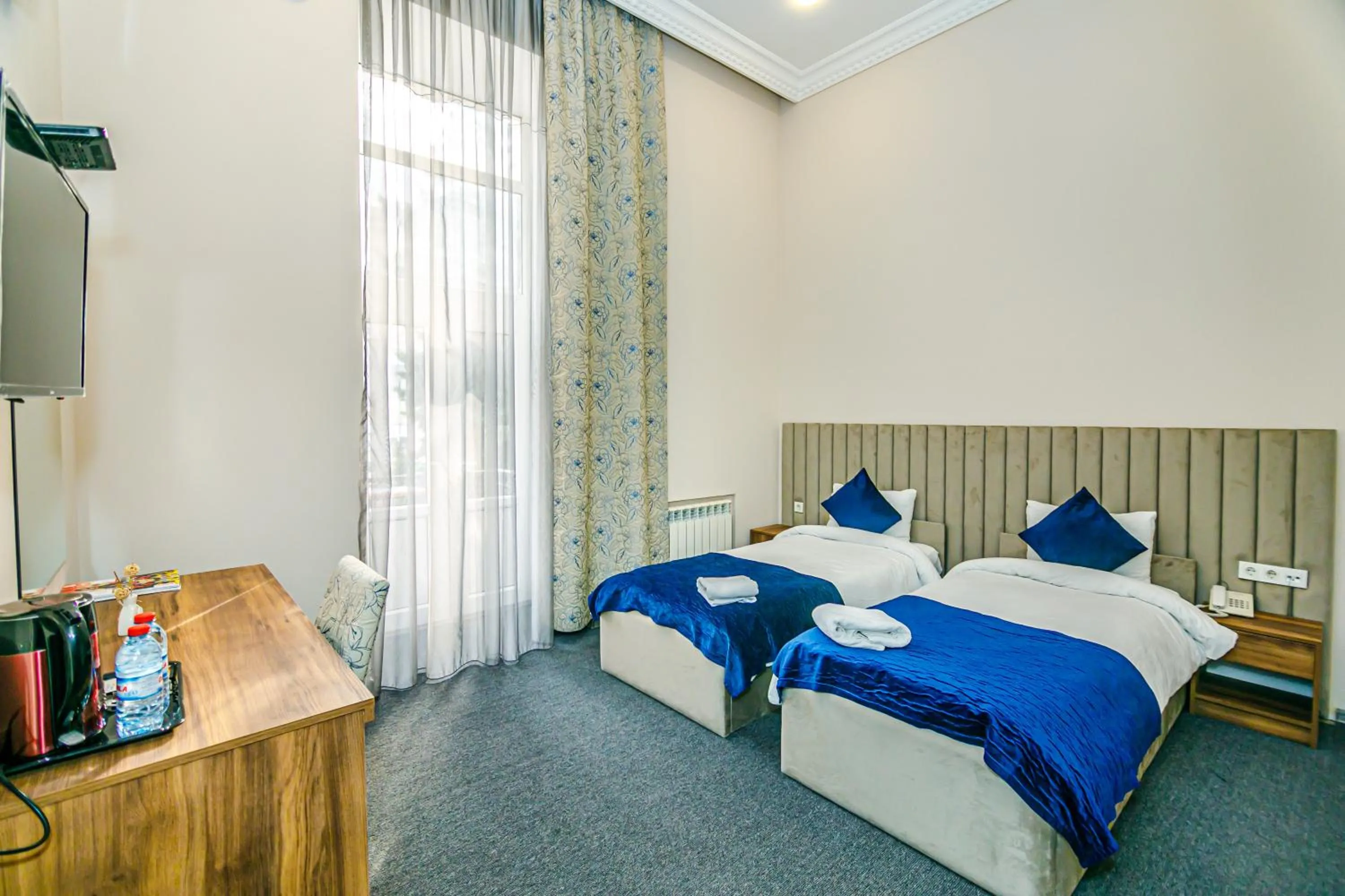 Bed in GREEN PARK iNN