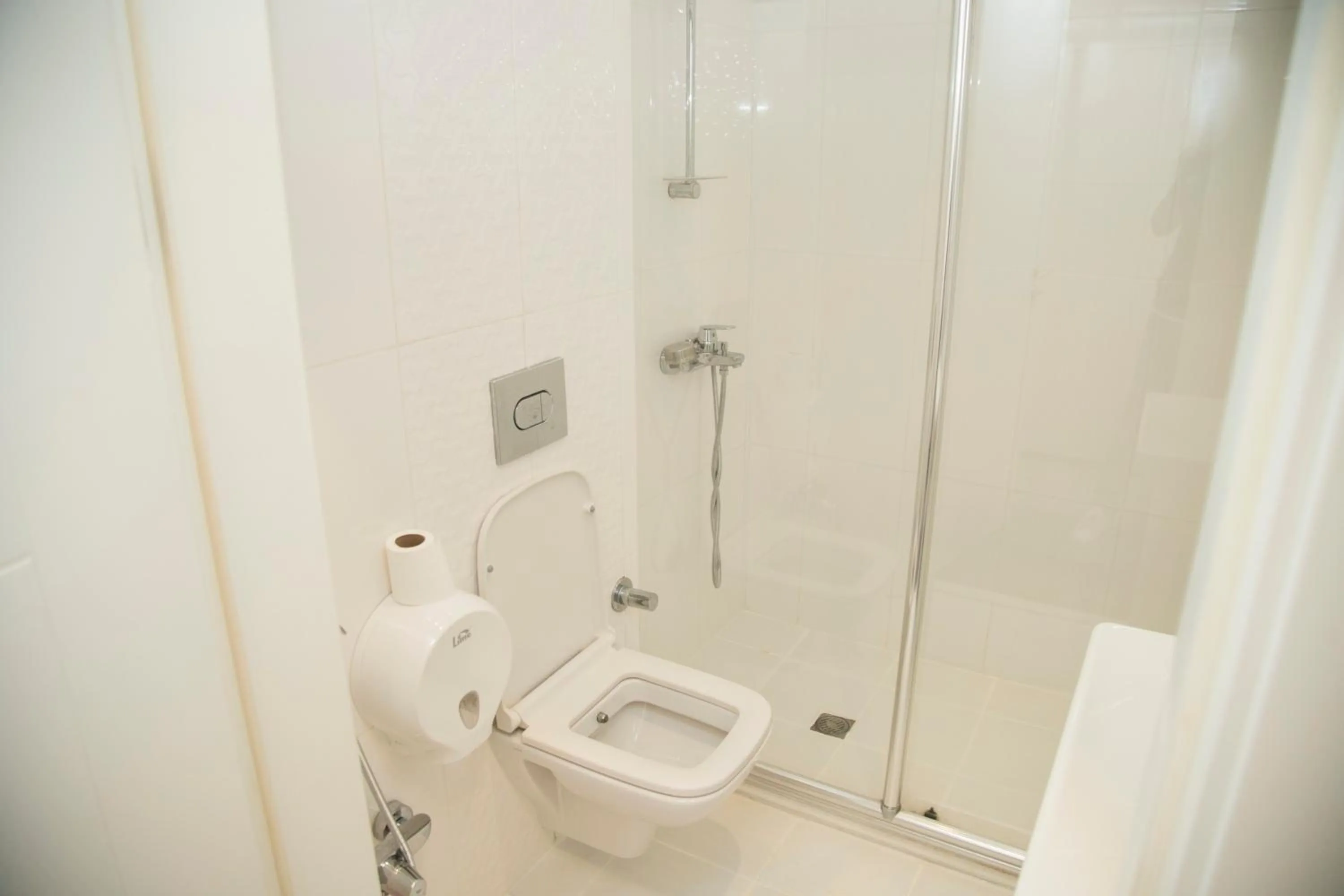 Shower in Bristol Hotel