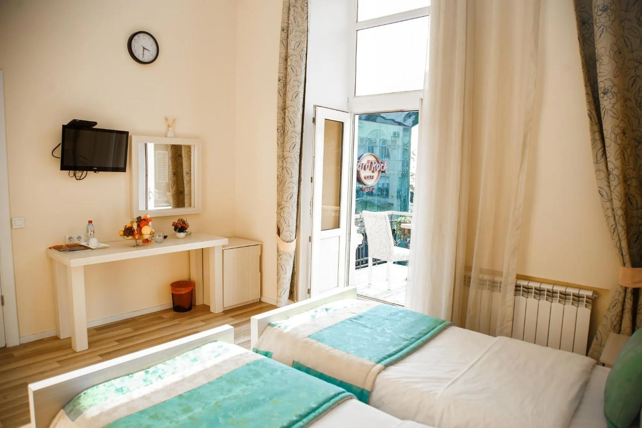 Nearby landmark, Bed in Bristol Hotel