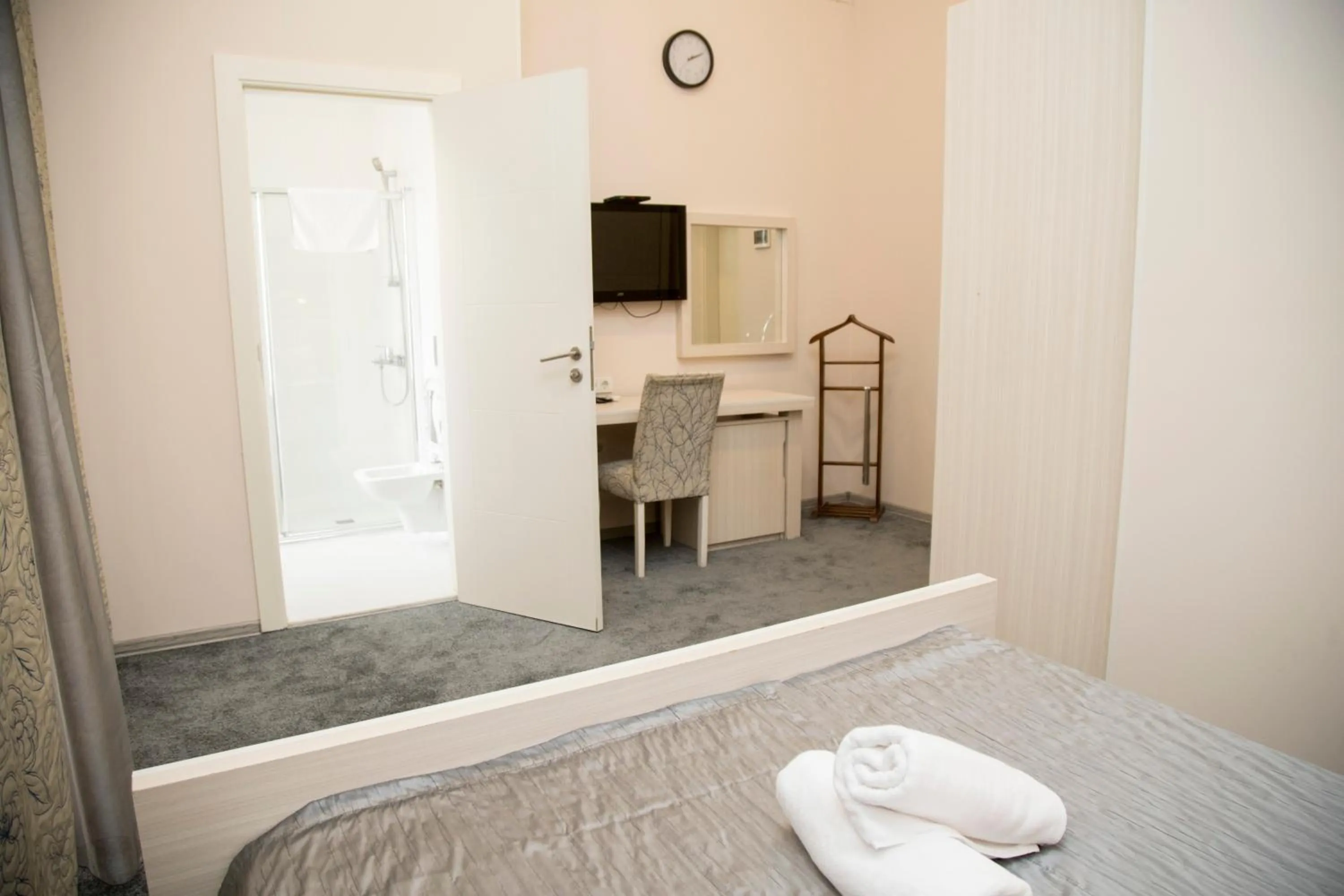 Bed in Bristol Hotel