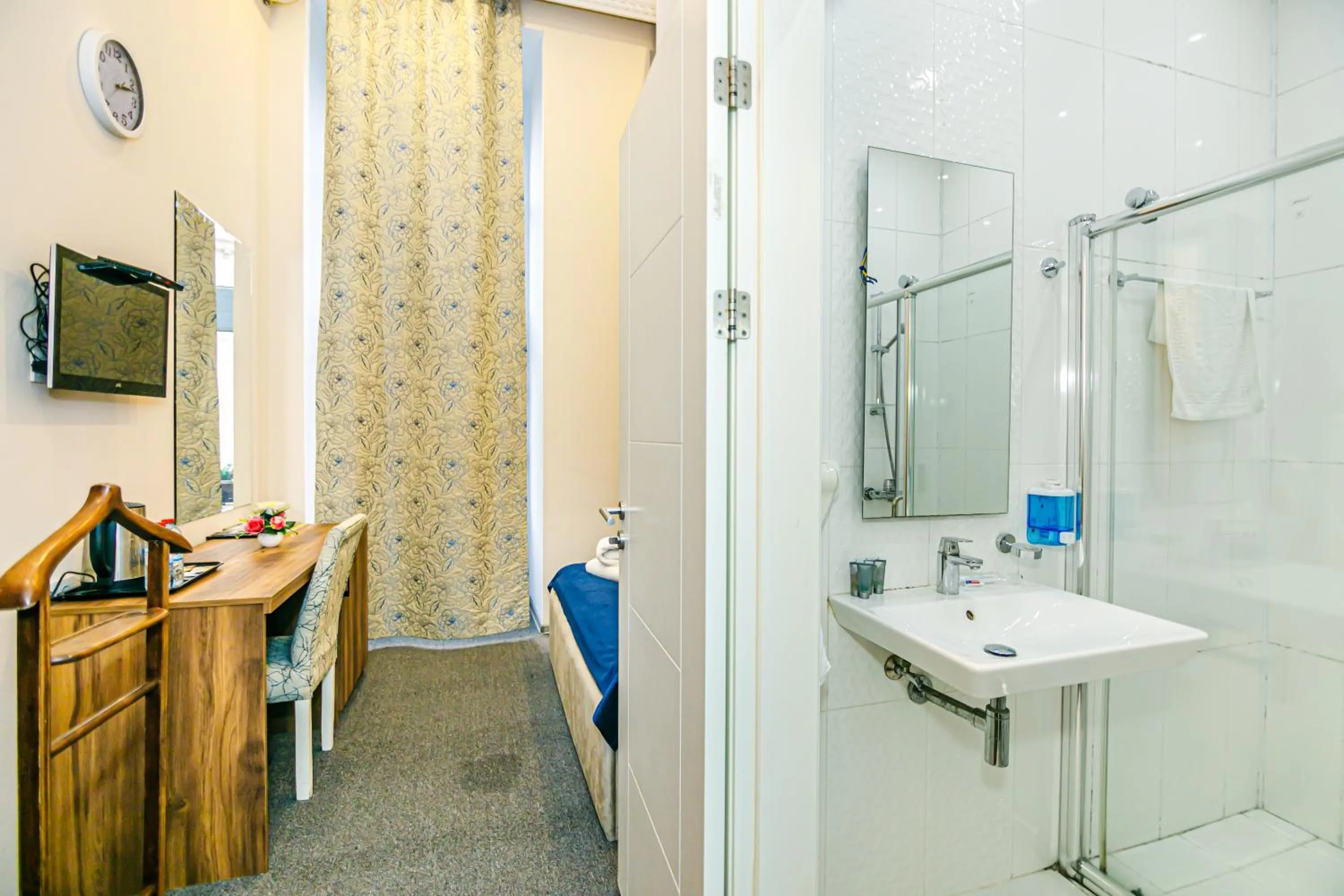 Bathroom in GREEN PARK iNN