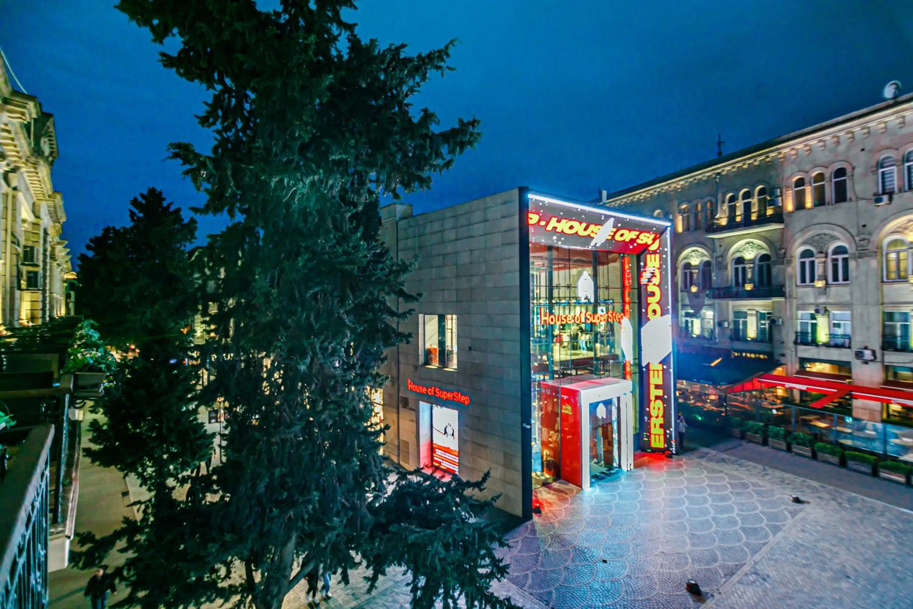 Property building in GREEN PARK iNN