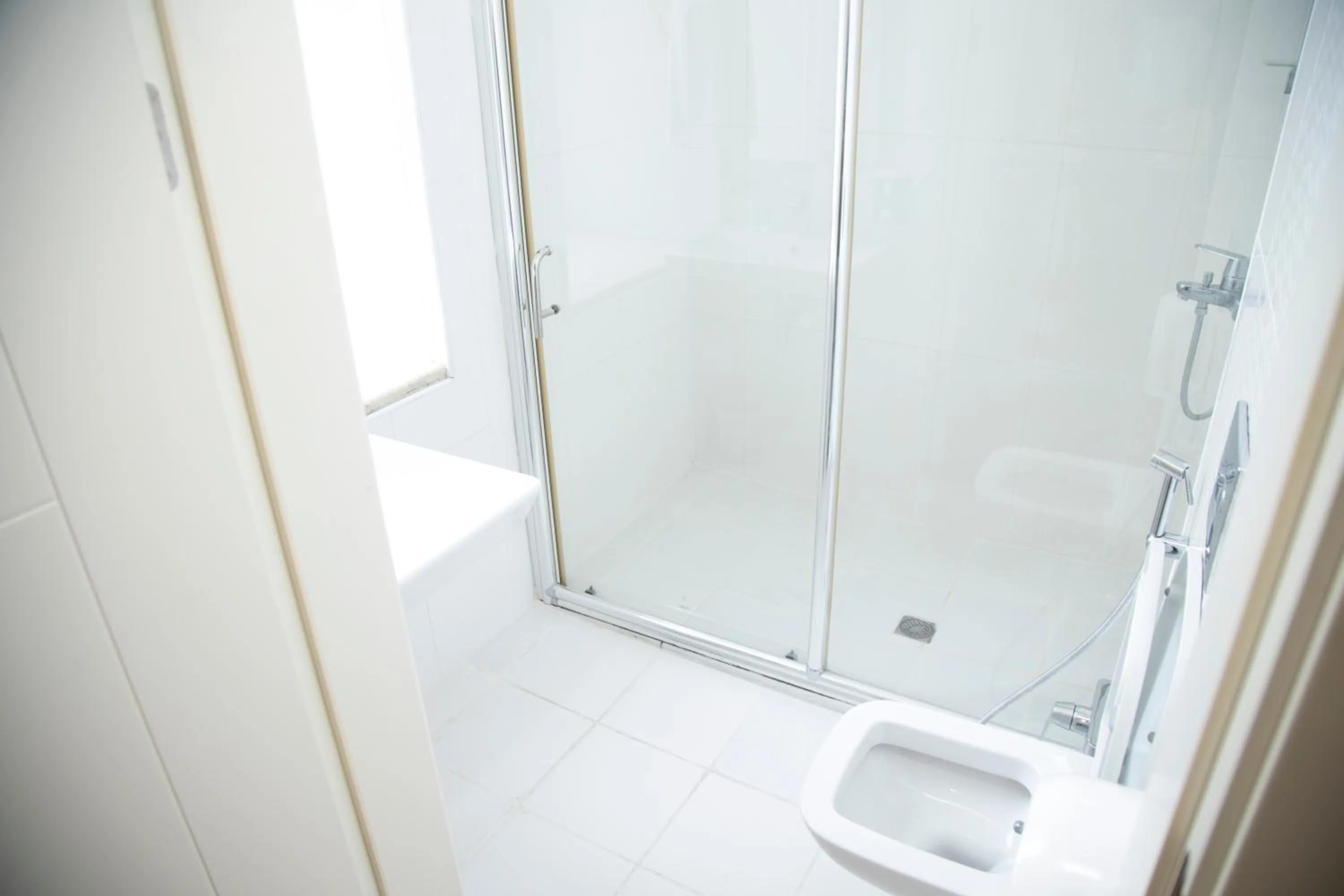 Shower in Bristol Hotel