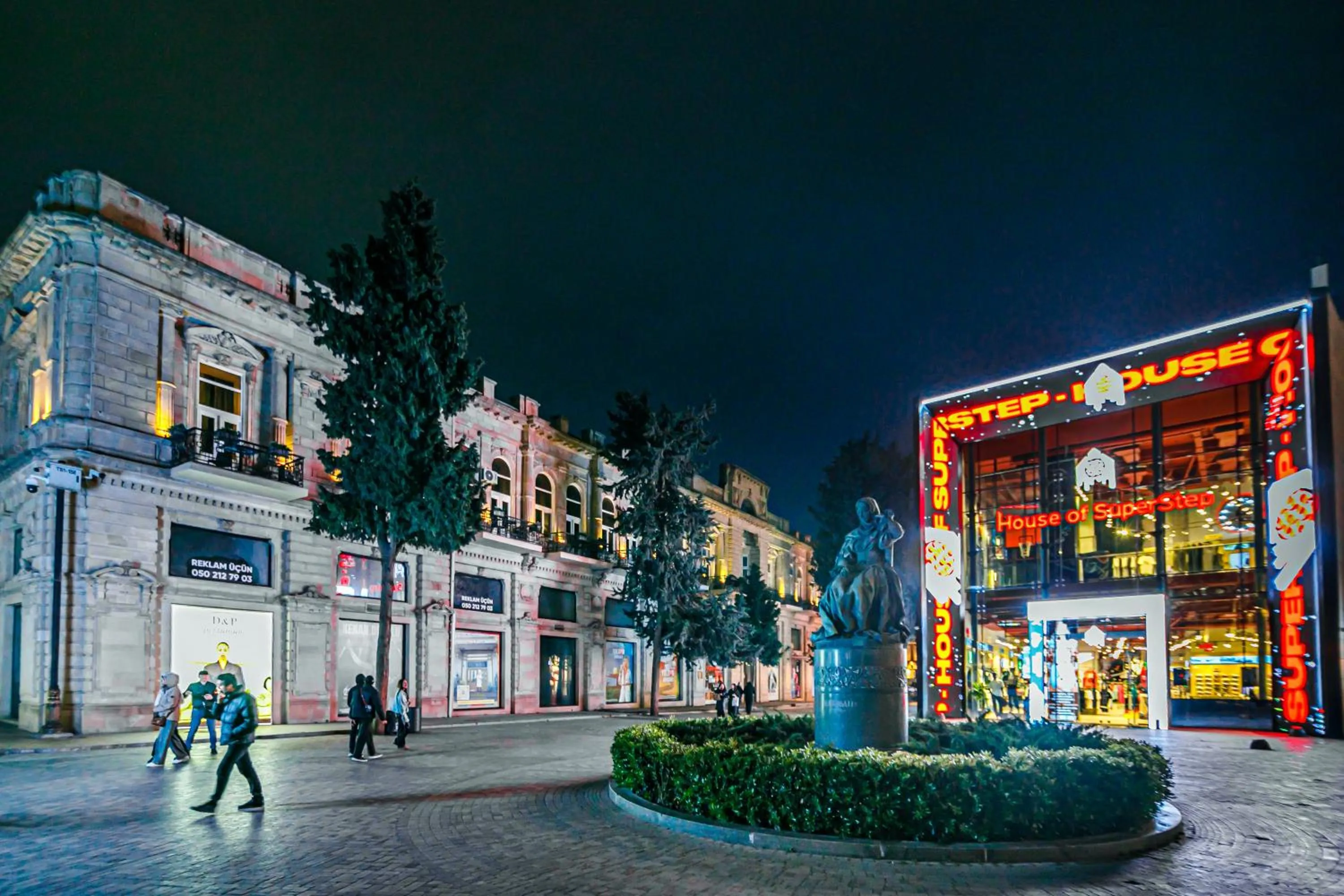 Property building in GREEN PARK iNN