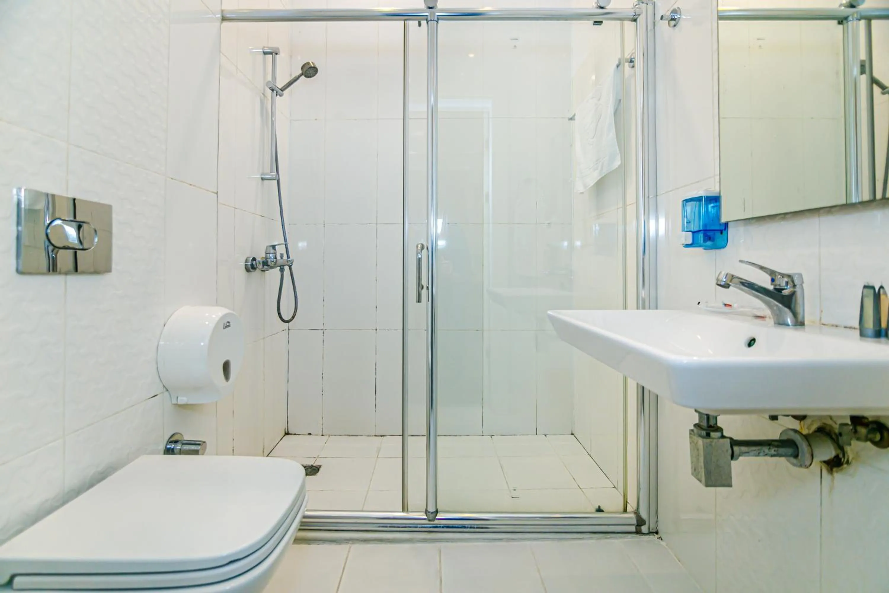 Shower in GREEN PARK iNN