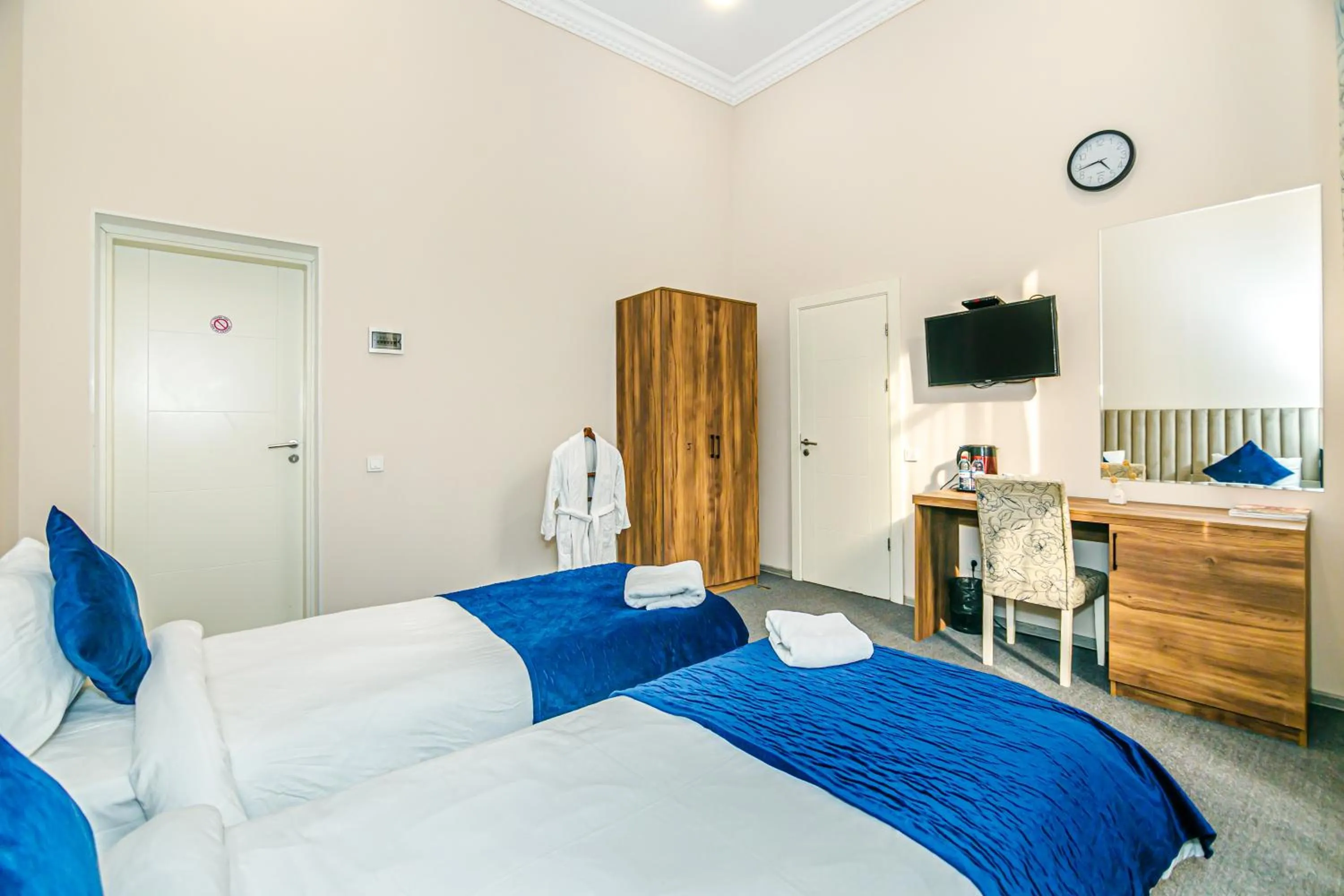 Bed in GREEN PARK iNN