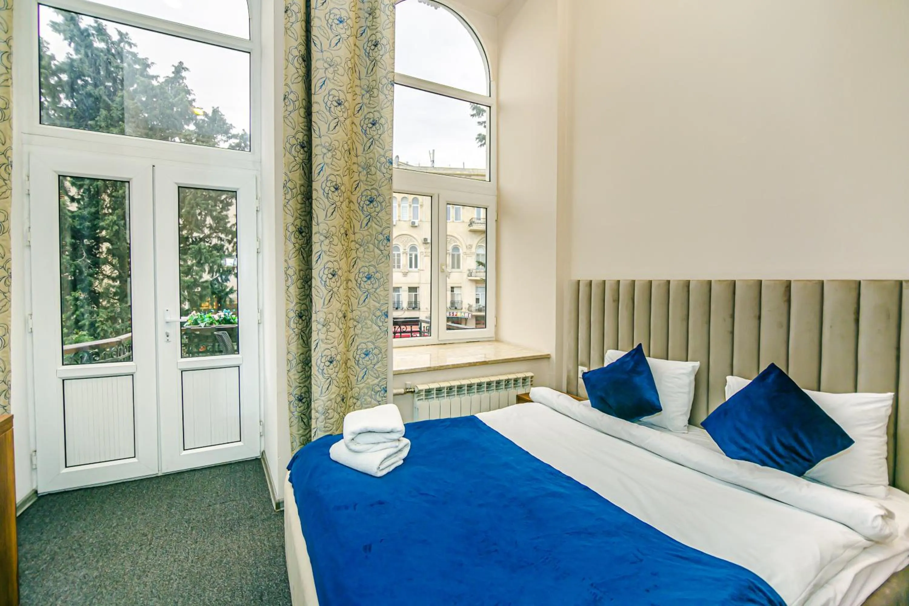 Photo of the whole room in GREEN PARK iNN