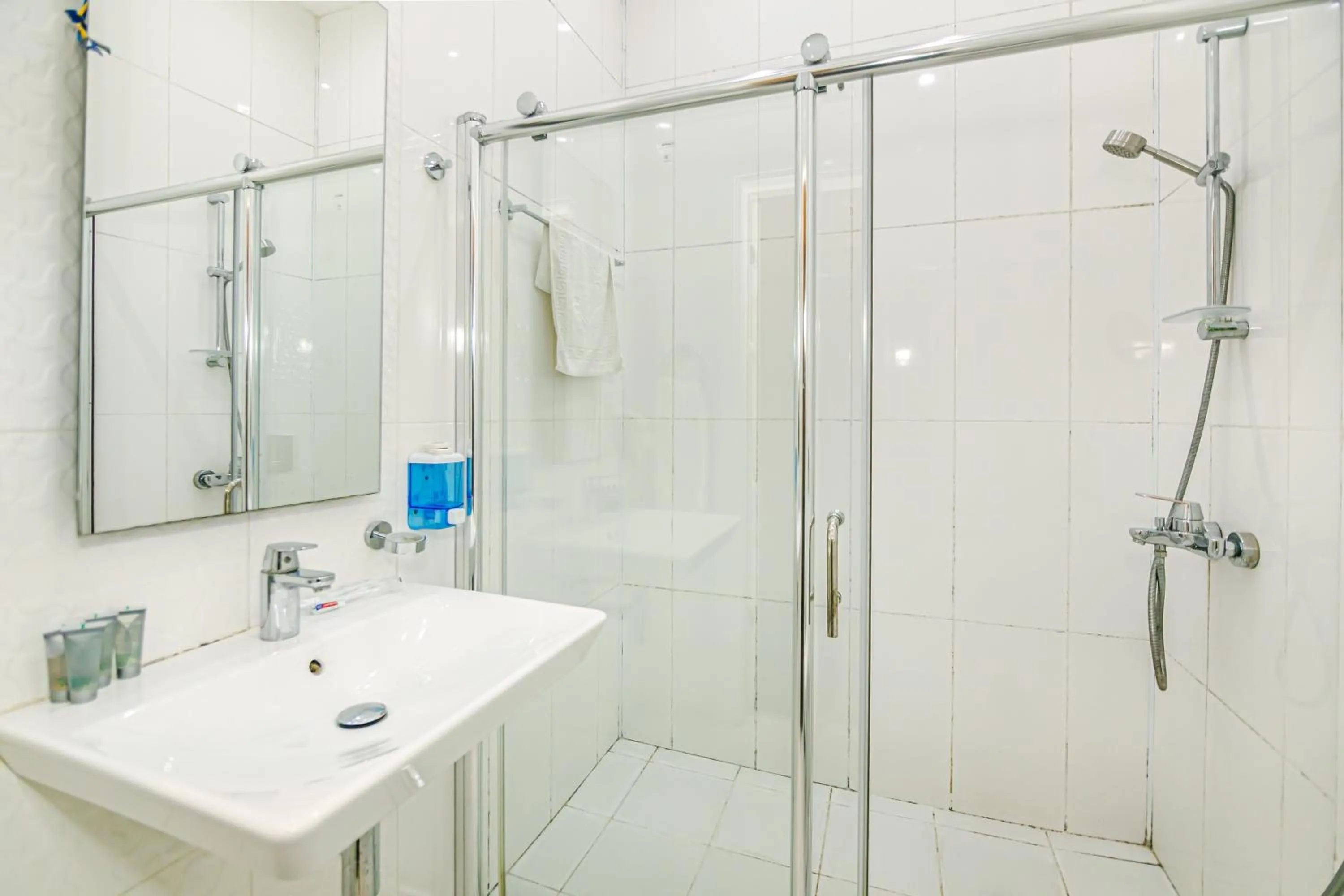 Shower in GREEN PARK iNN