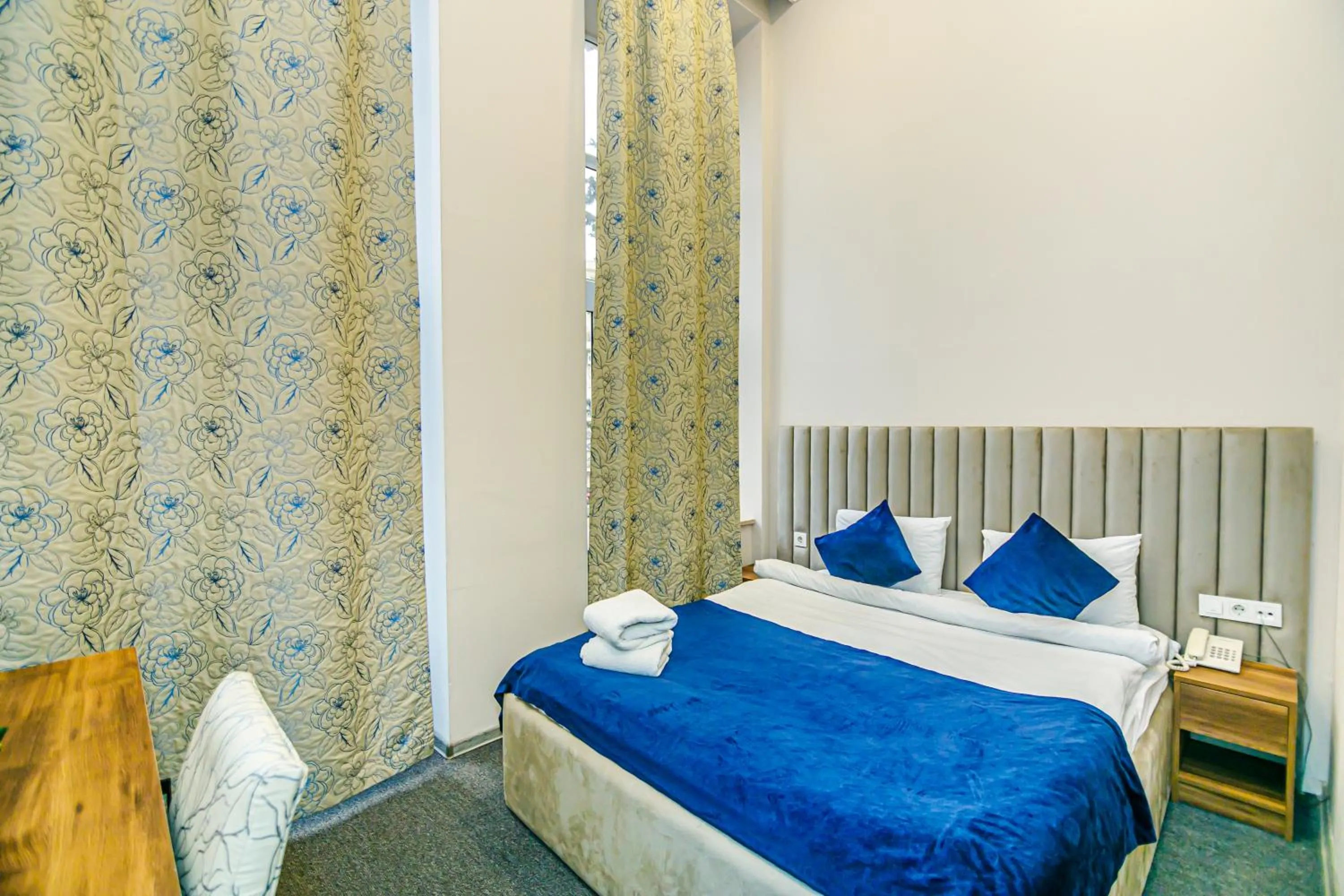 Bed in GREEN PARK iNN