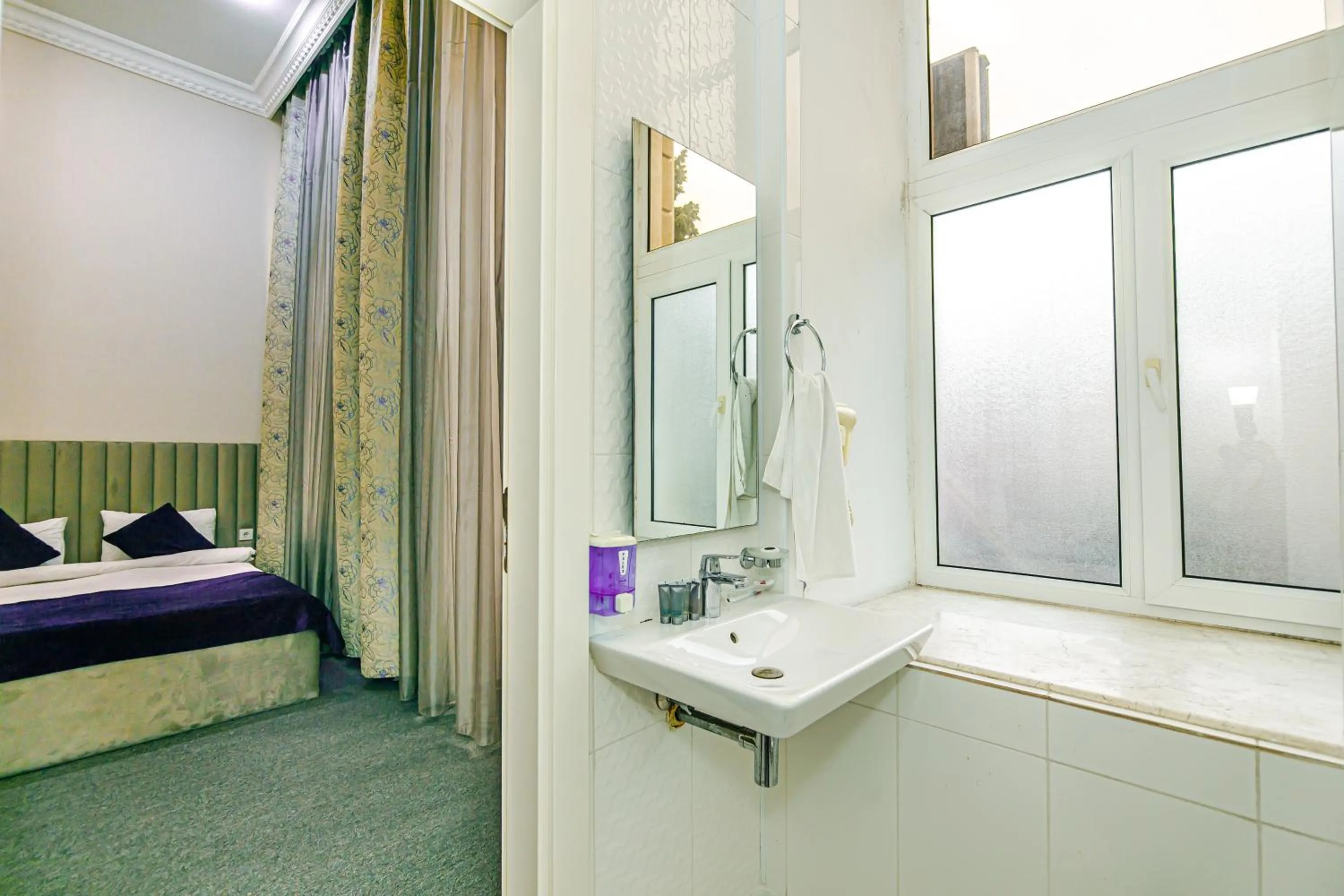 Bedroom in GREEN PARK iNN