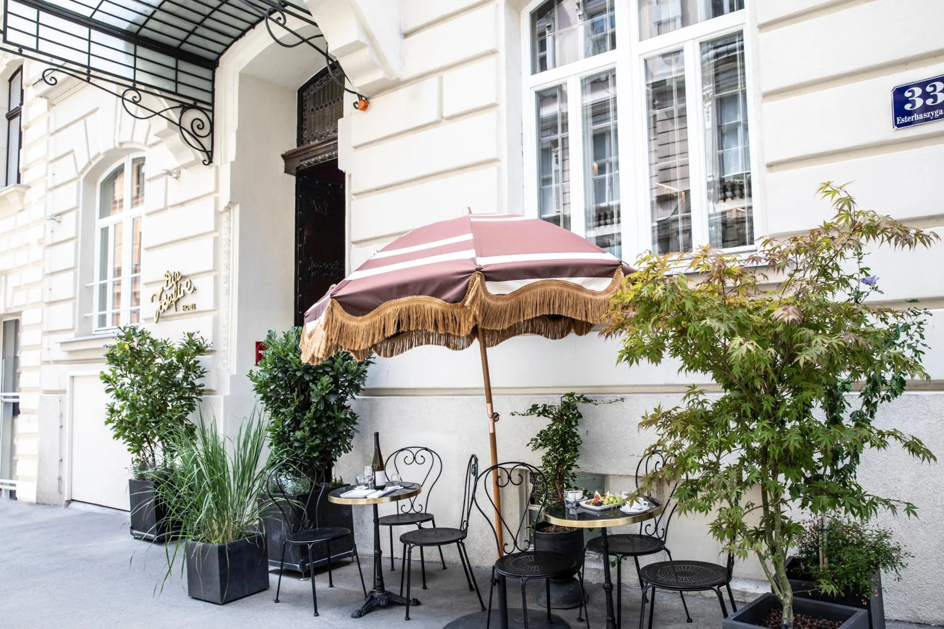 Restaurant/places to eat in Hotel Josefine