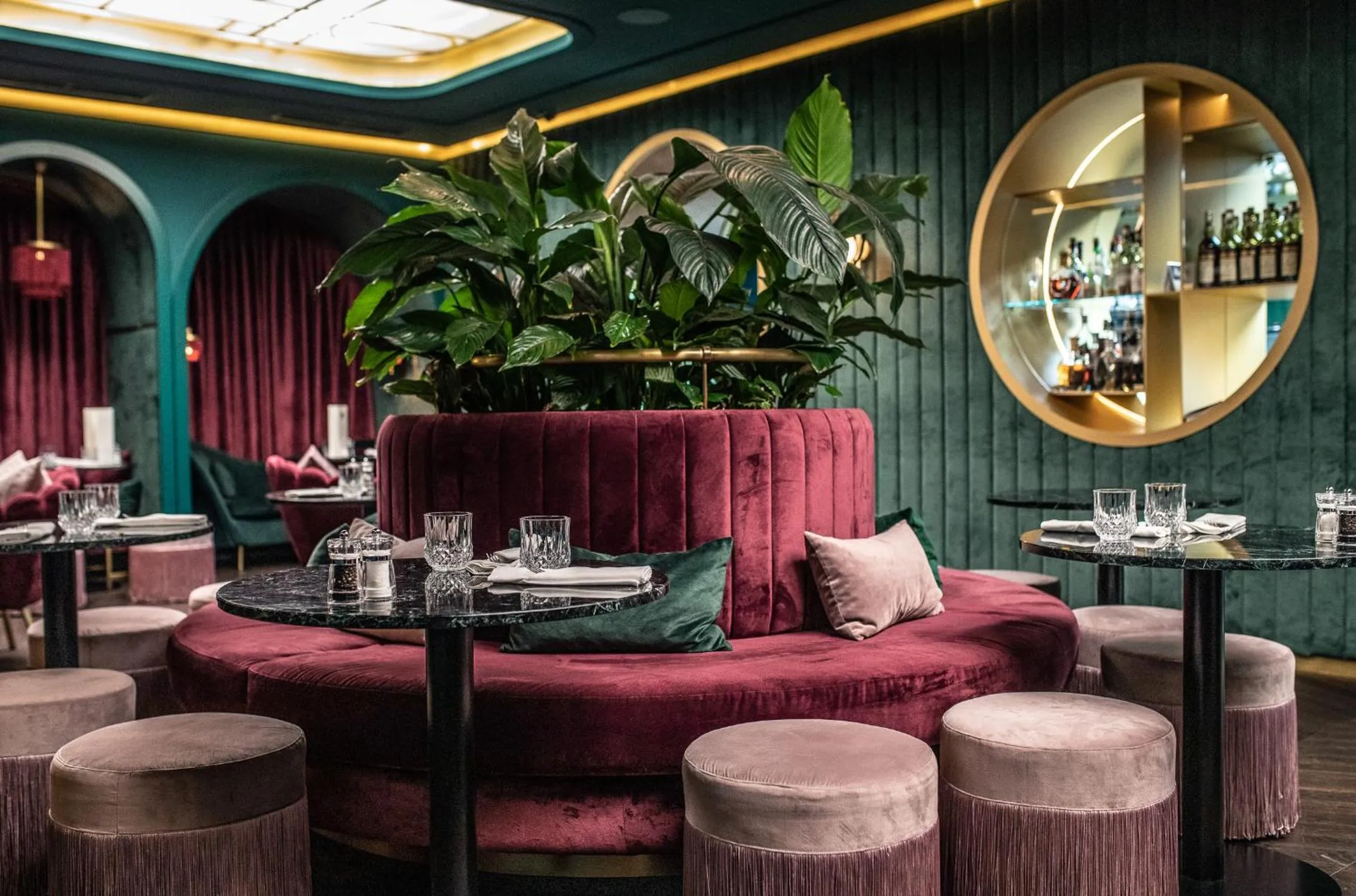 Restaurant/places to eat in Hotel Josefine