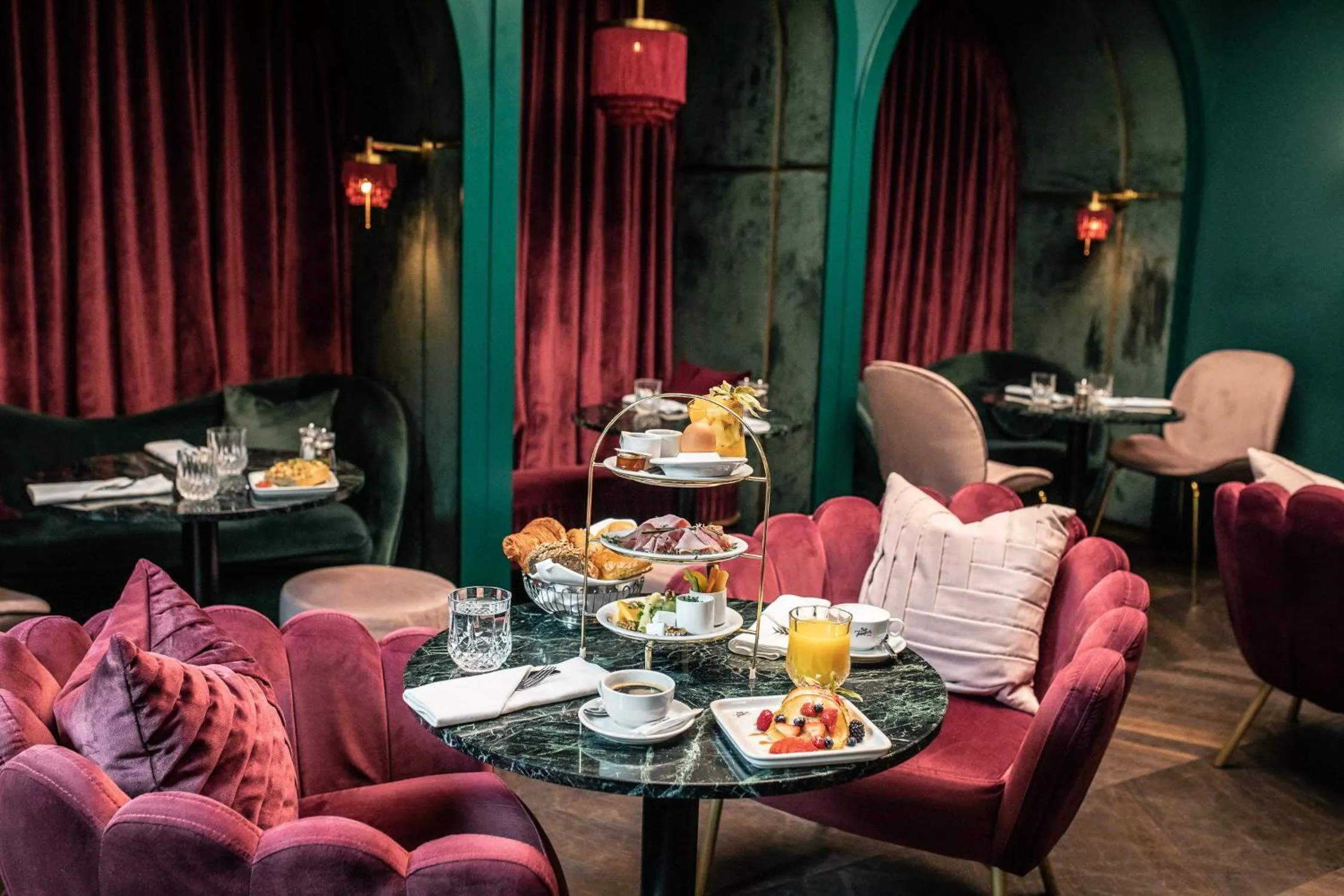 Restaurant/places to eat in Hotel Josefine