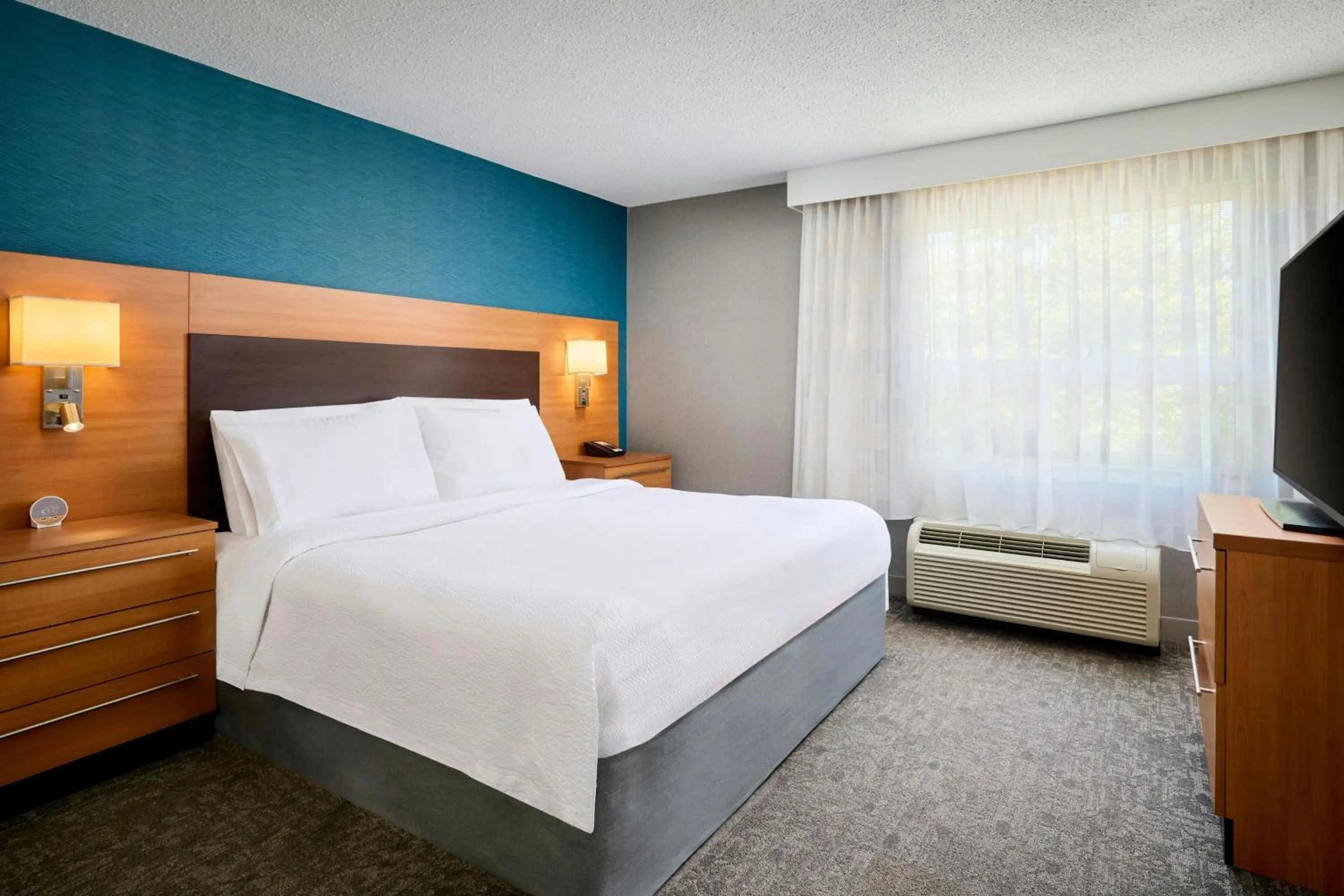 Bedroom, Bed in TownePlace Suites by Marriott Mississauga-Airport Corporate Centre