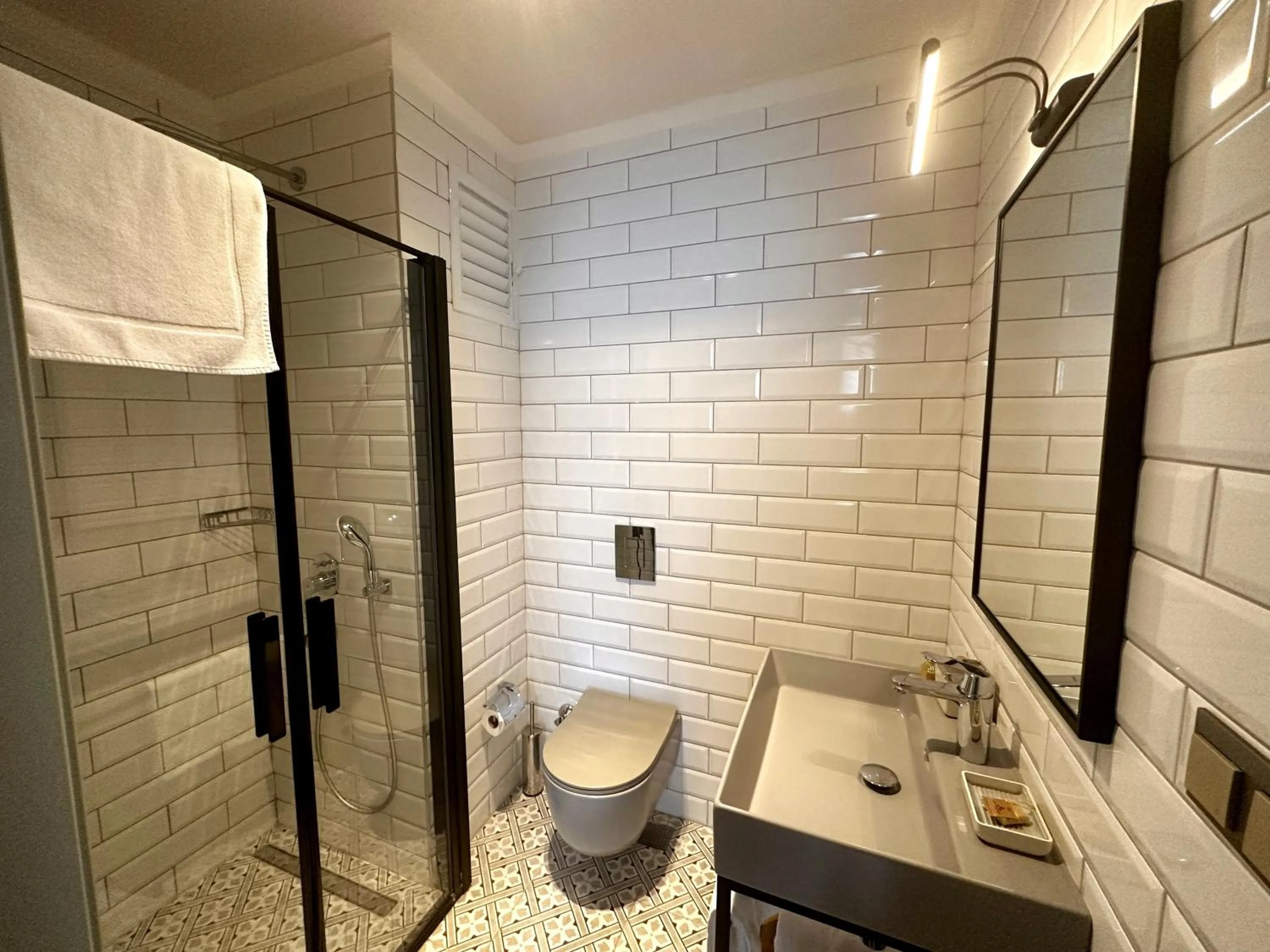 Shower in Oikos Bozcaada