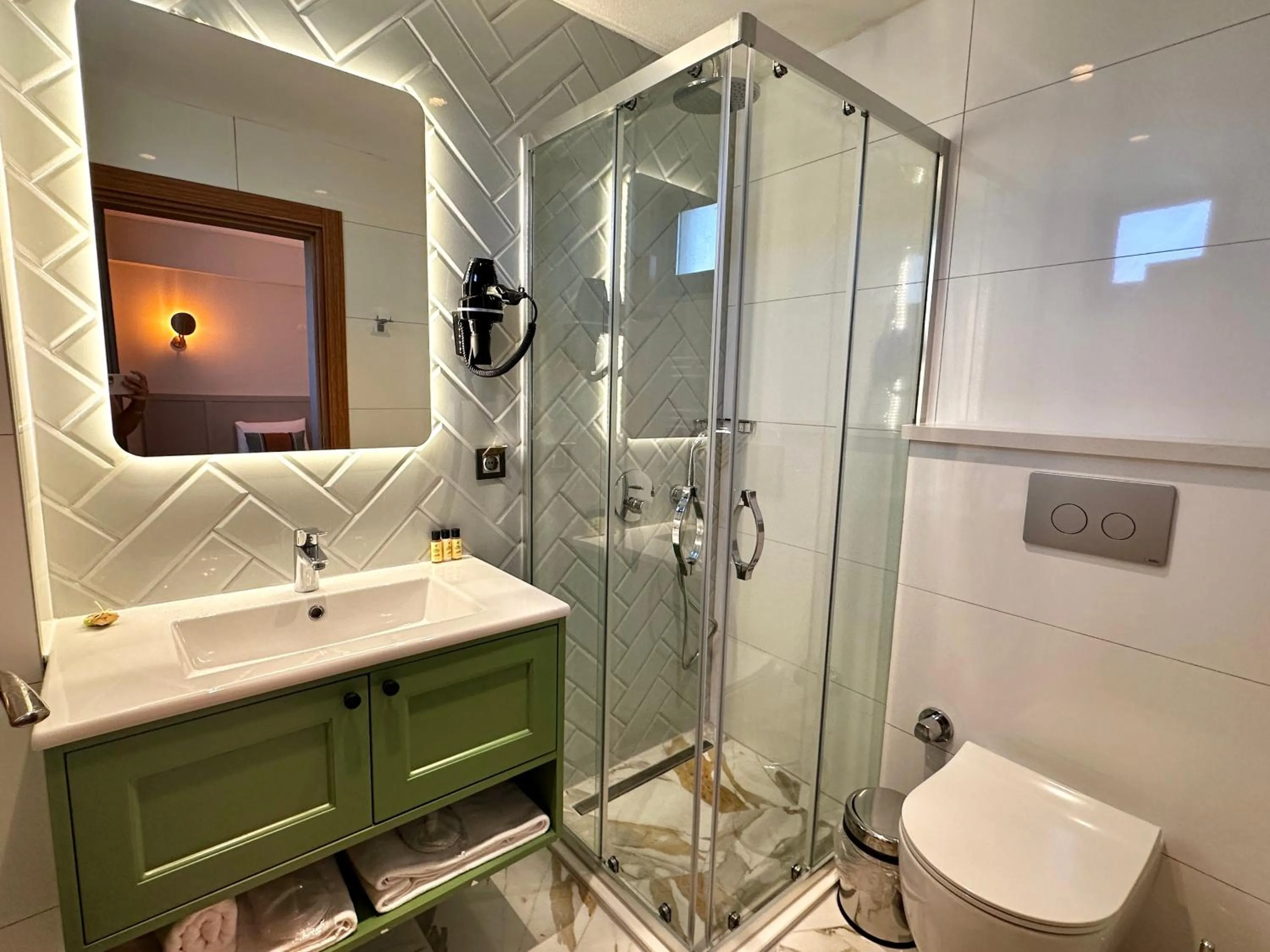 Shower in Oikos Bozcaada