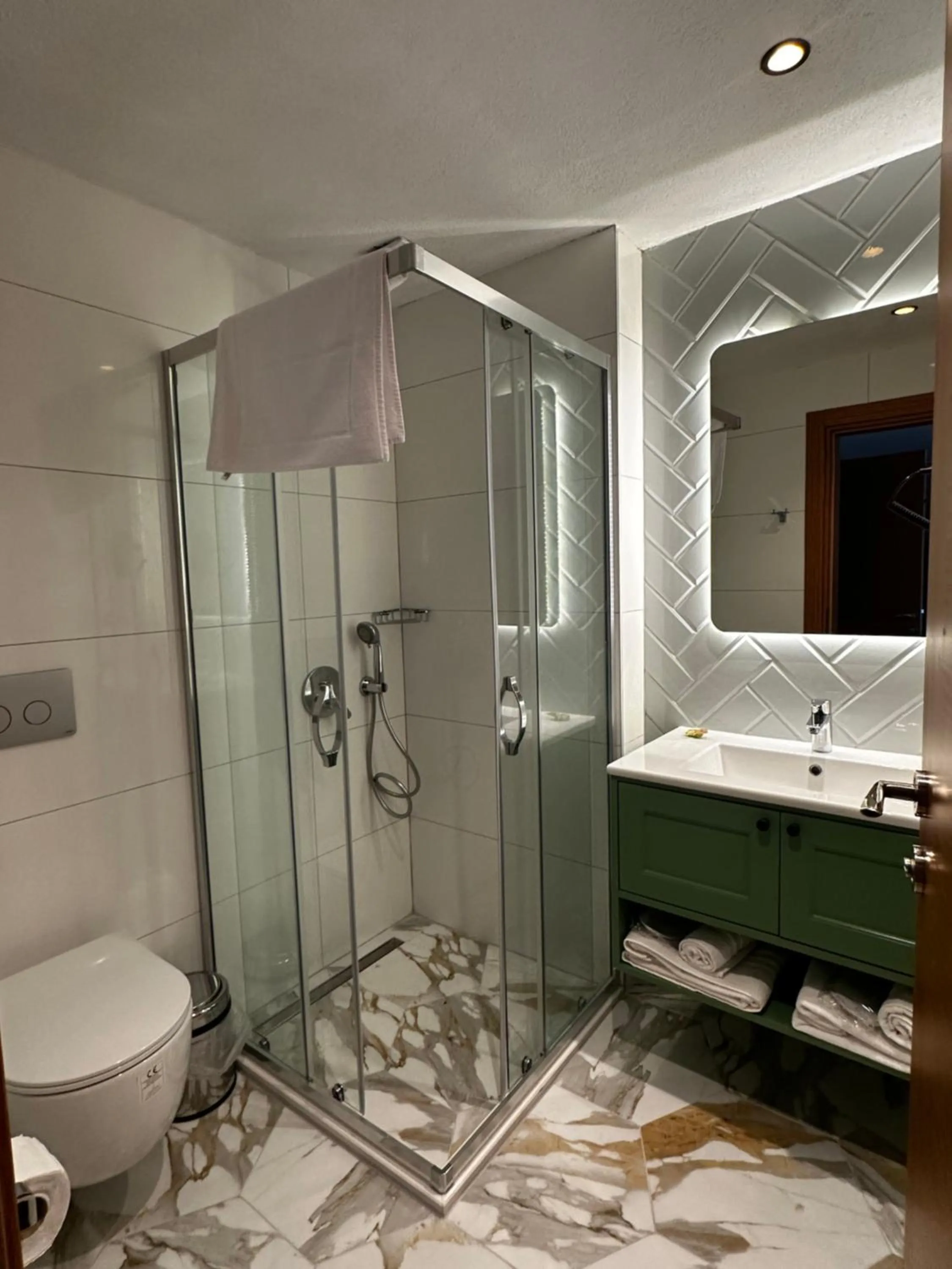 Shower in Oikos Bozcaada