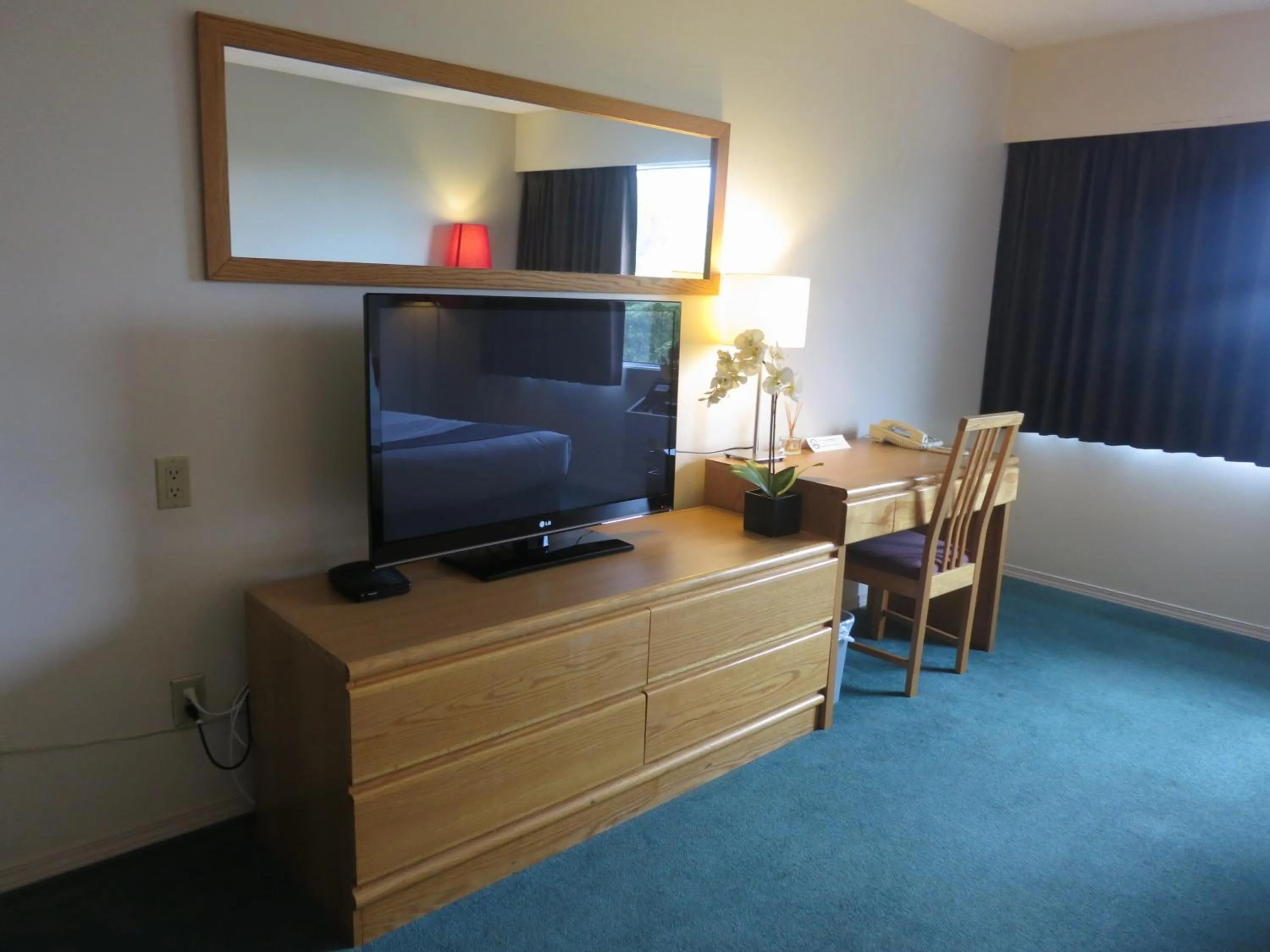 TV and multimedia, Bed in Cassandra Hotel