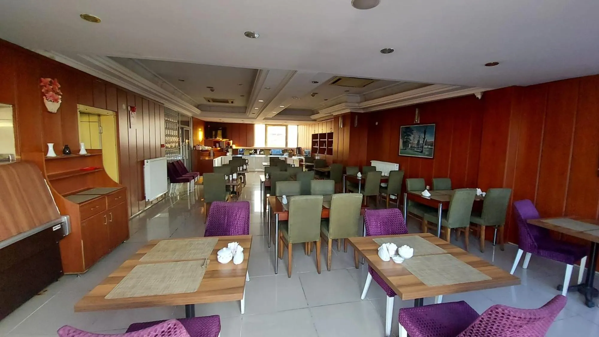 Restaurant/places to eat in Adalı Hotel & Suites