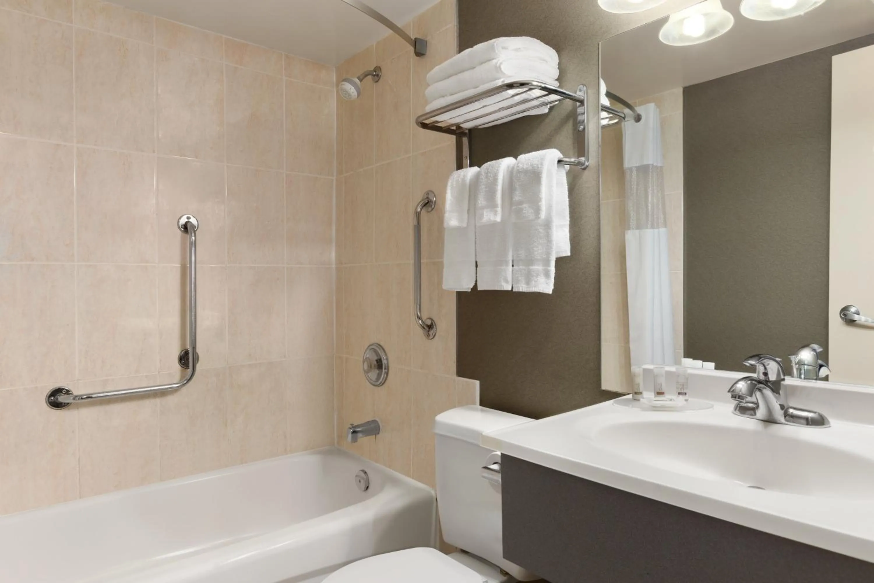 Bathroom in Days Inn by Wyndham Fallsview