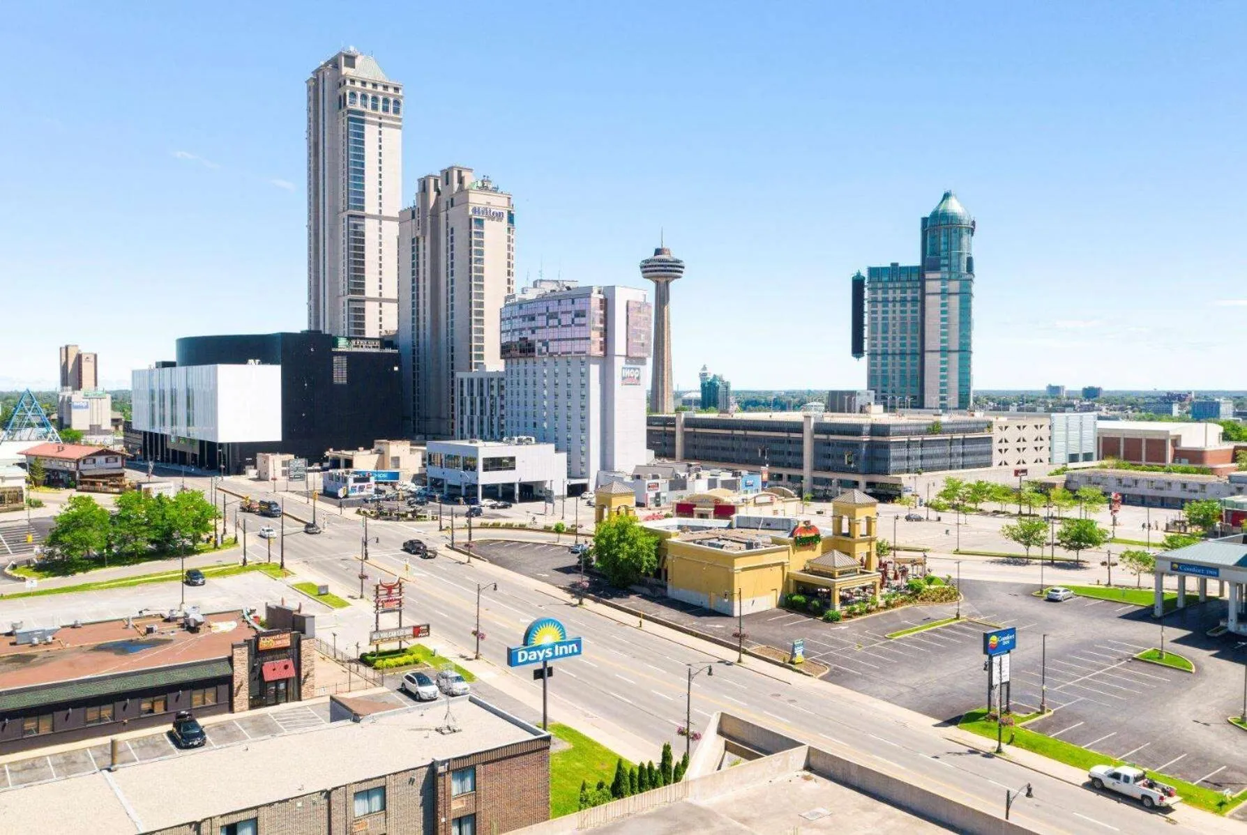 Property building in Days Inn by Wyndham Fallsview