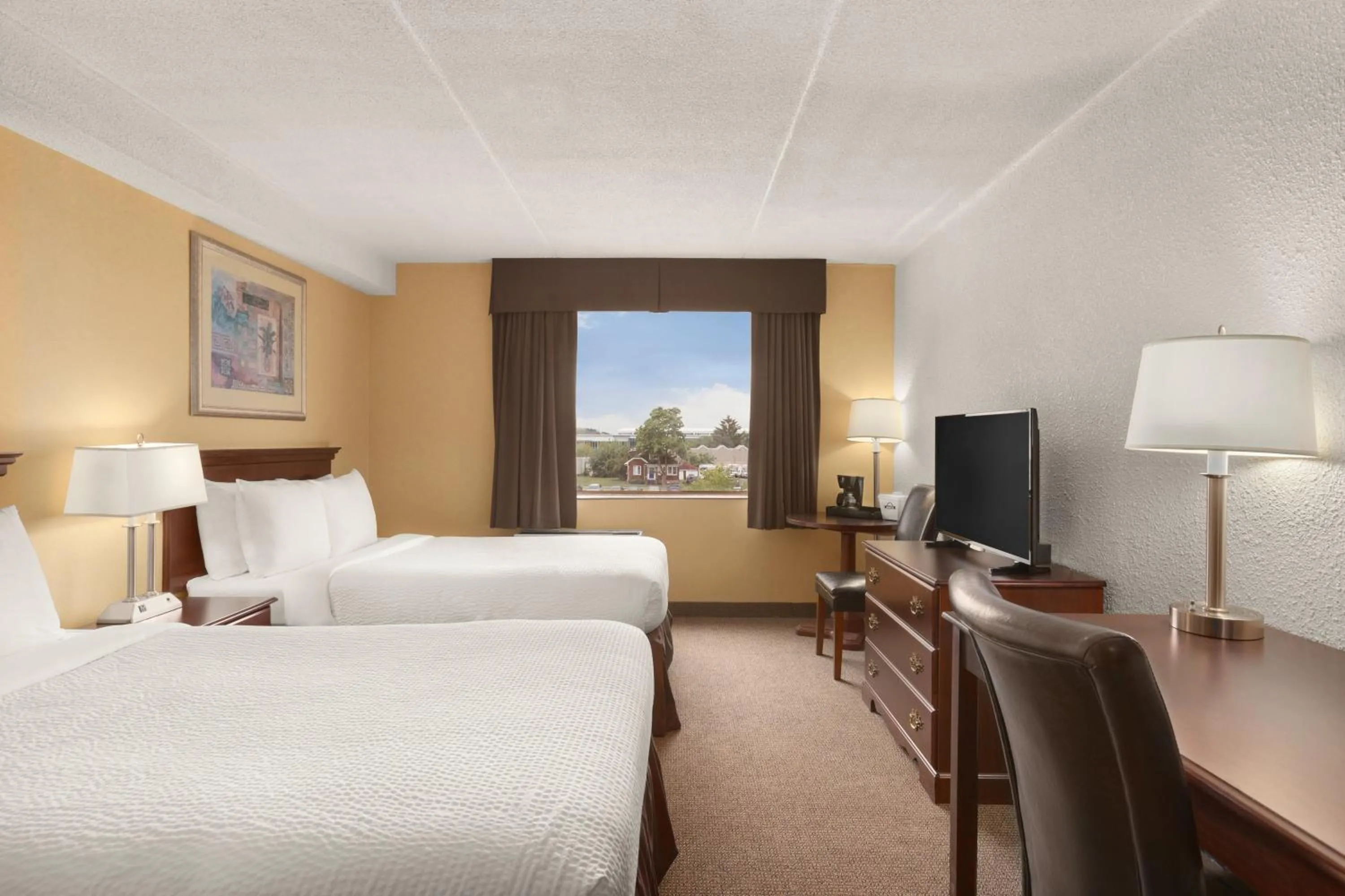 Bedroom, Bed in Days Inn by Wyndham Fallsview