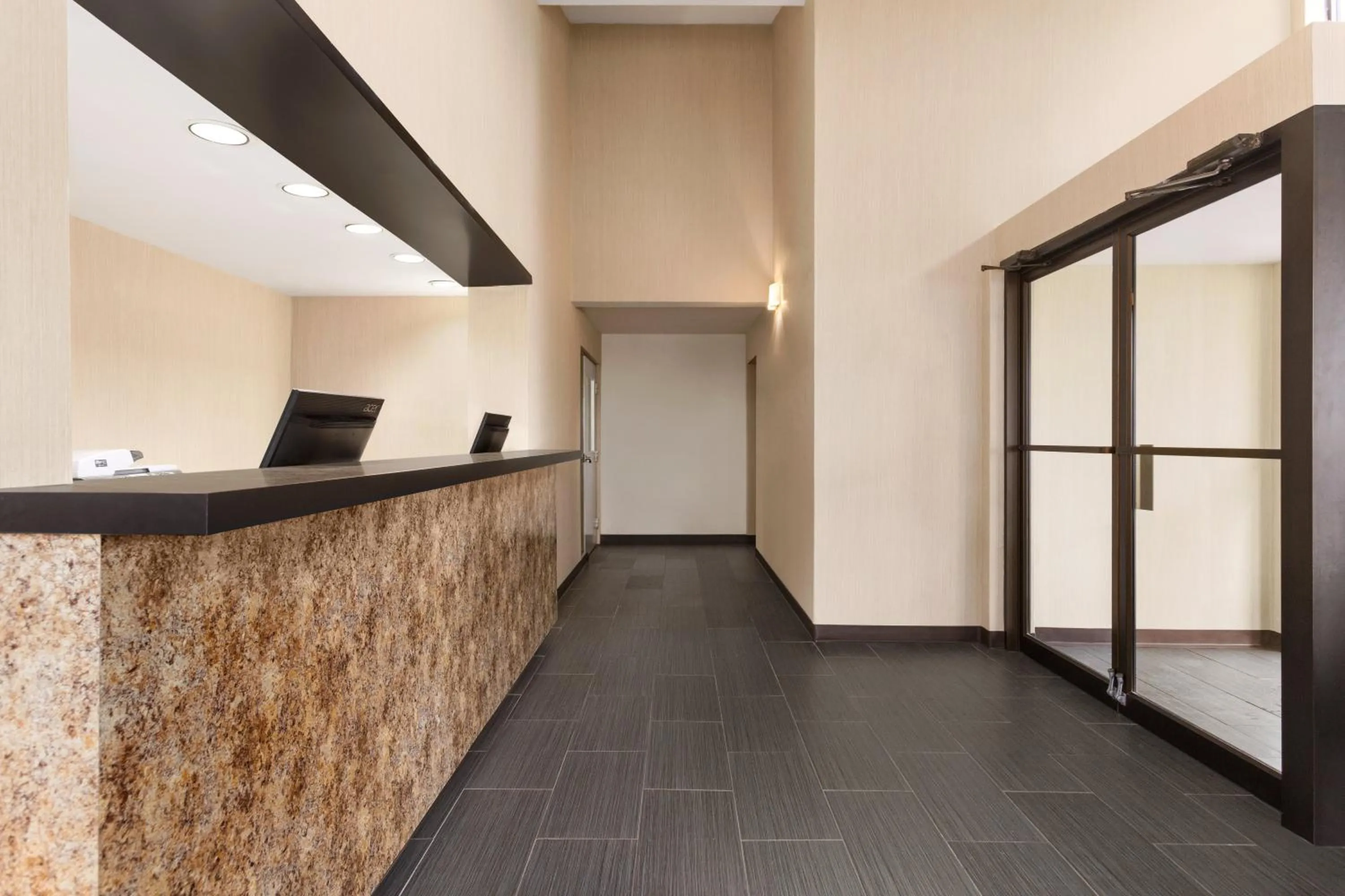 Lobby or reception in Days Inn by Wyndham Fallsview