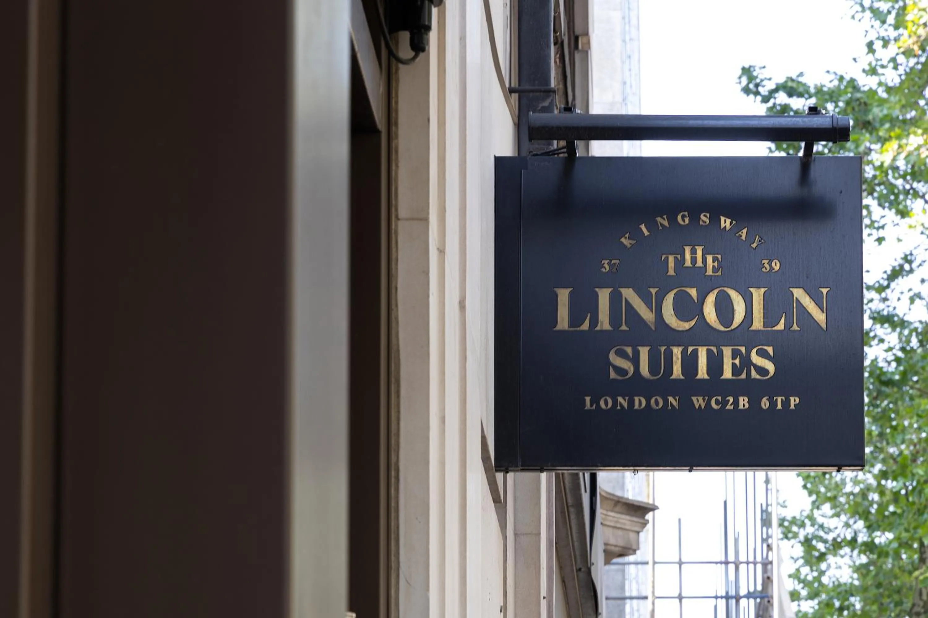 Facade/entrance in The Lincoln Suites