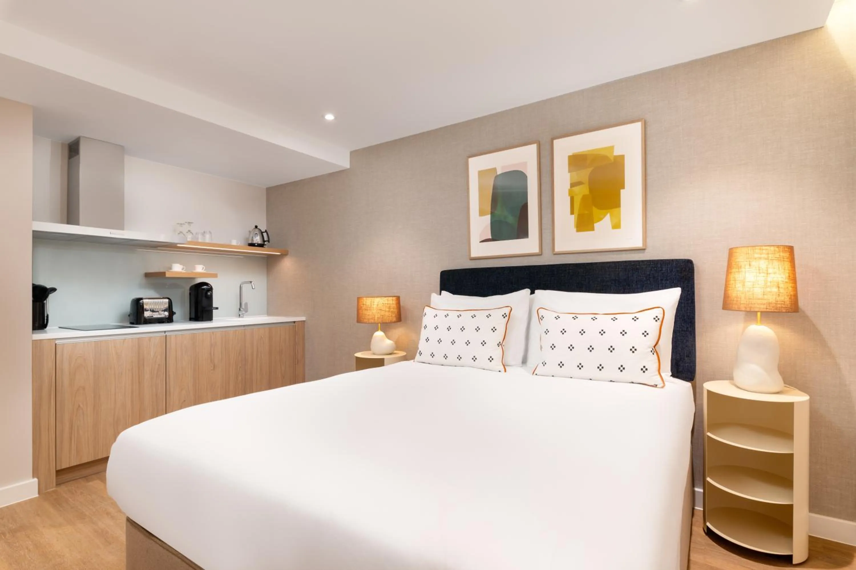 Bed in The Lincoln Suites