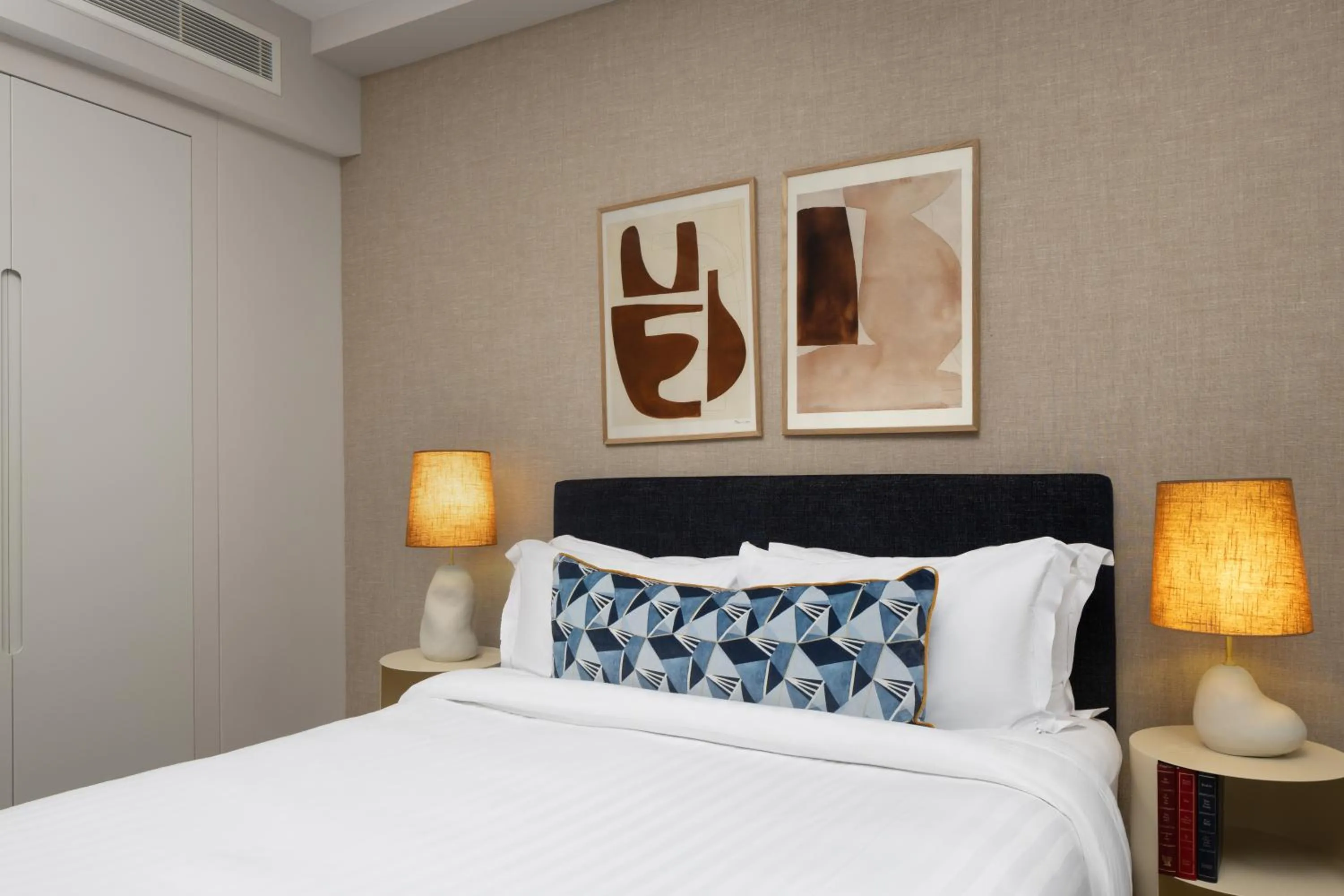 Bedroom, Bed in The Lincoln Suites