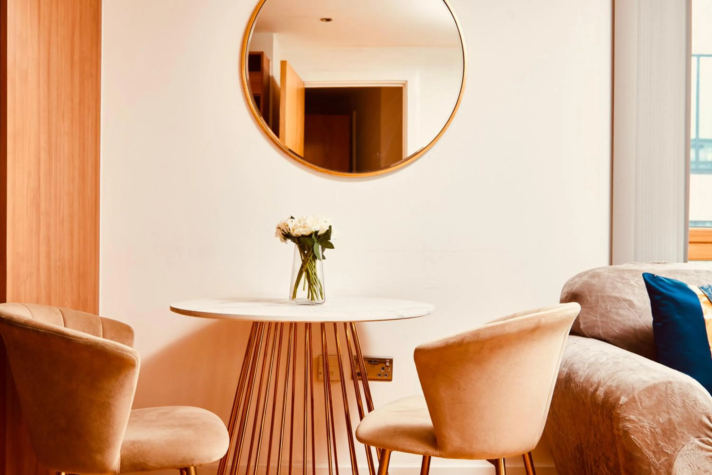 Living room in Deluxe City Centre Apt Free Parking River View Balcony