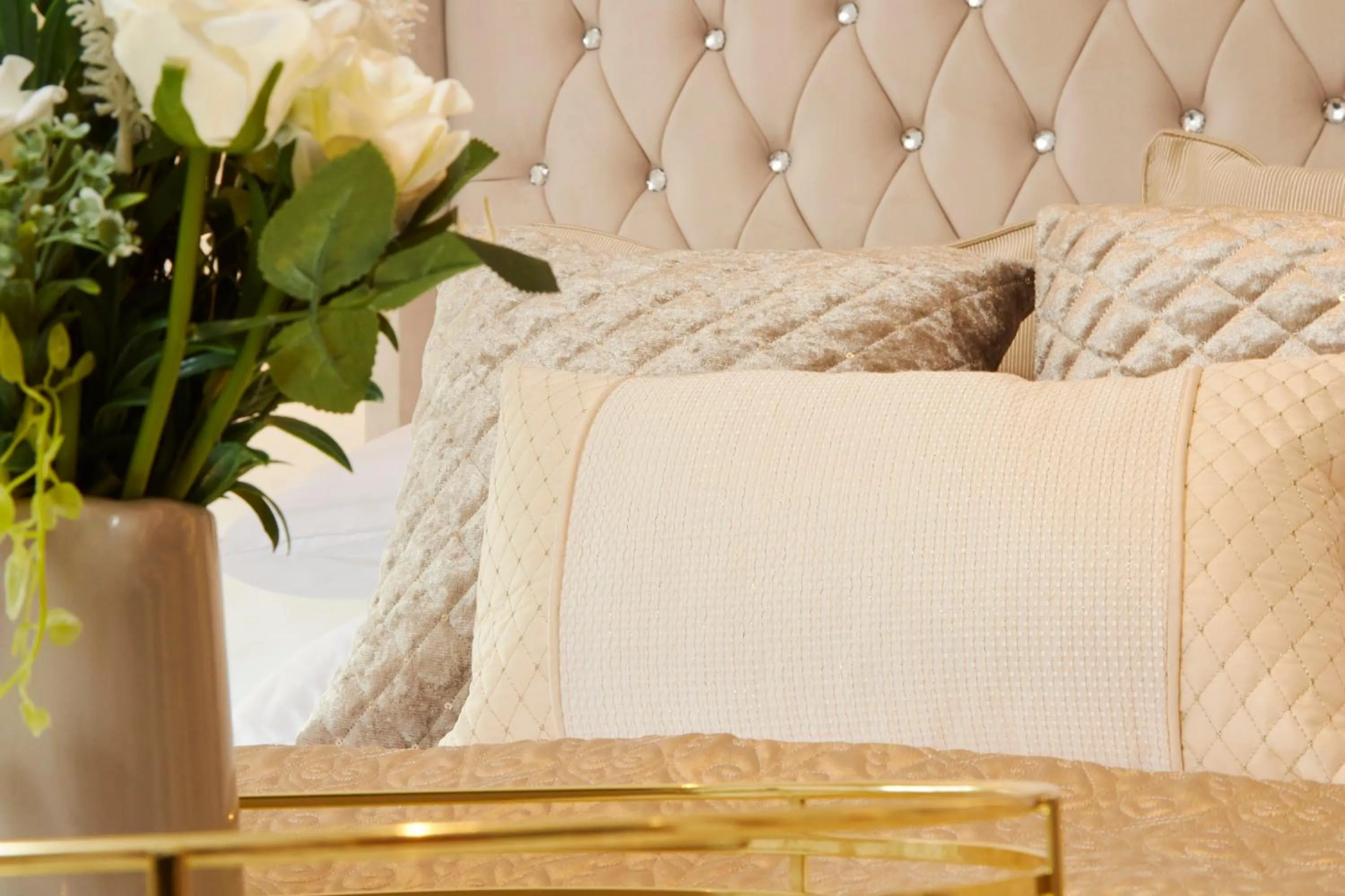 Bedroom in Deluxe City Centre Apt Free Parking River View Balcony