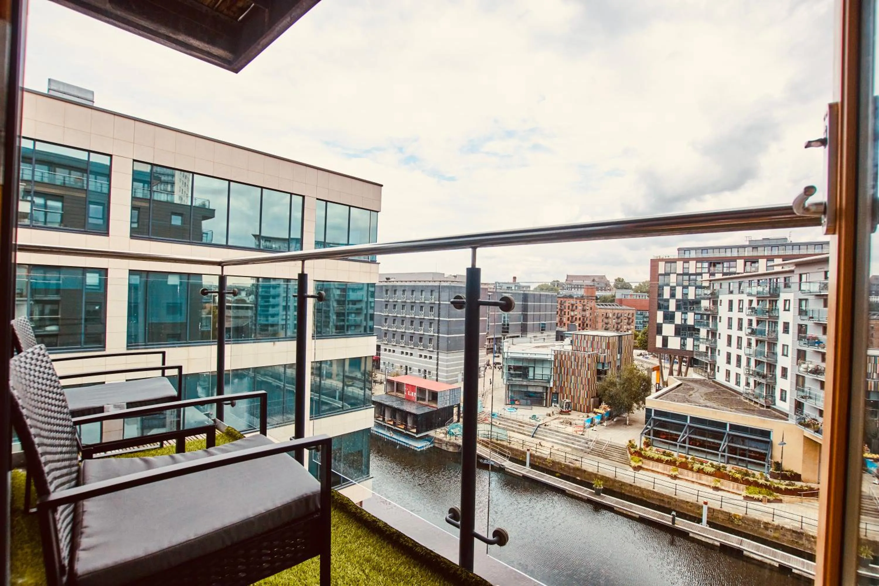 Balcony/Terrace in Deluxe City Centre Apt Free Parking River View Balcony