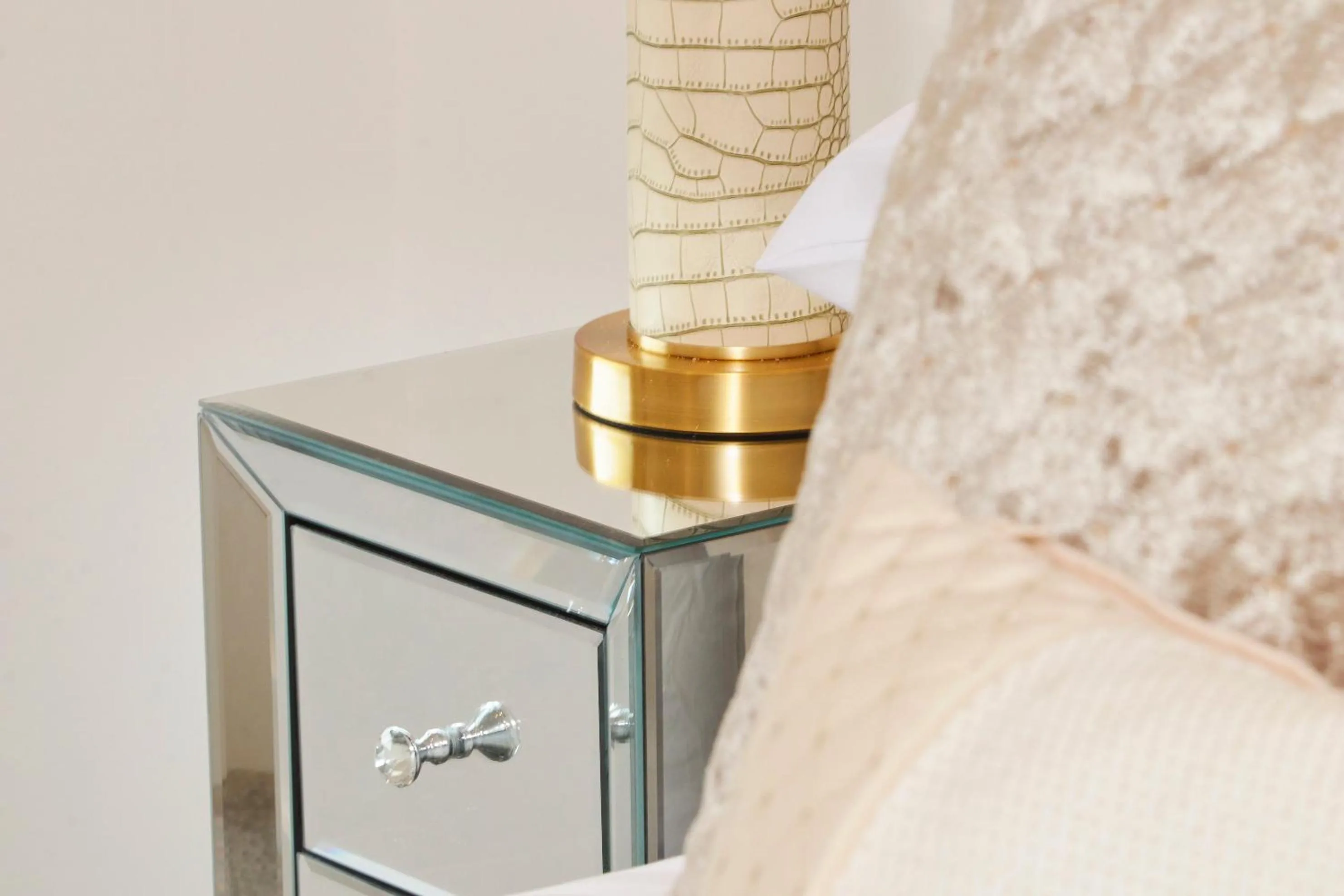 Bedroom in Deluxe City Centre Apt Free Parking River View Balcony