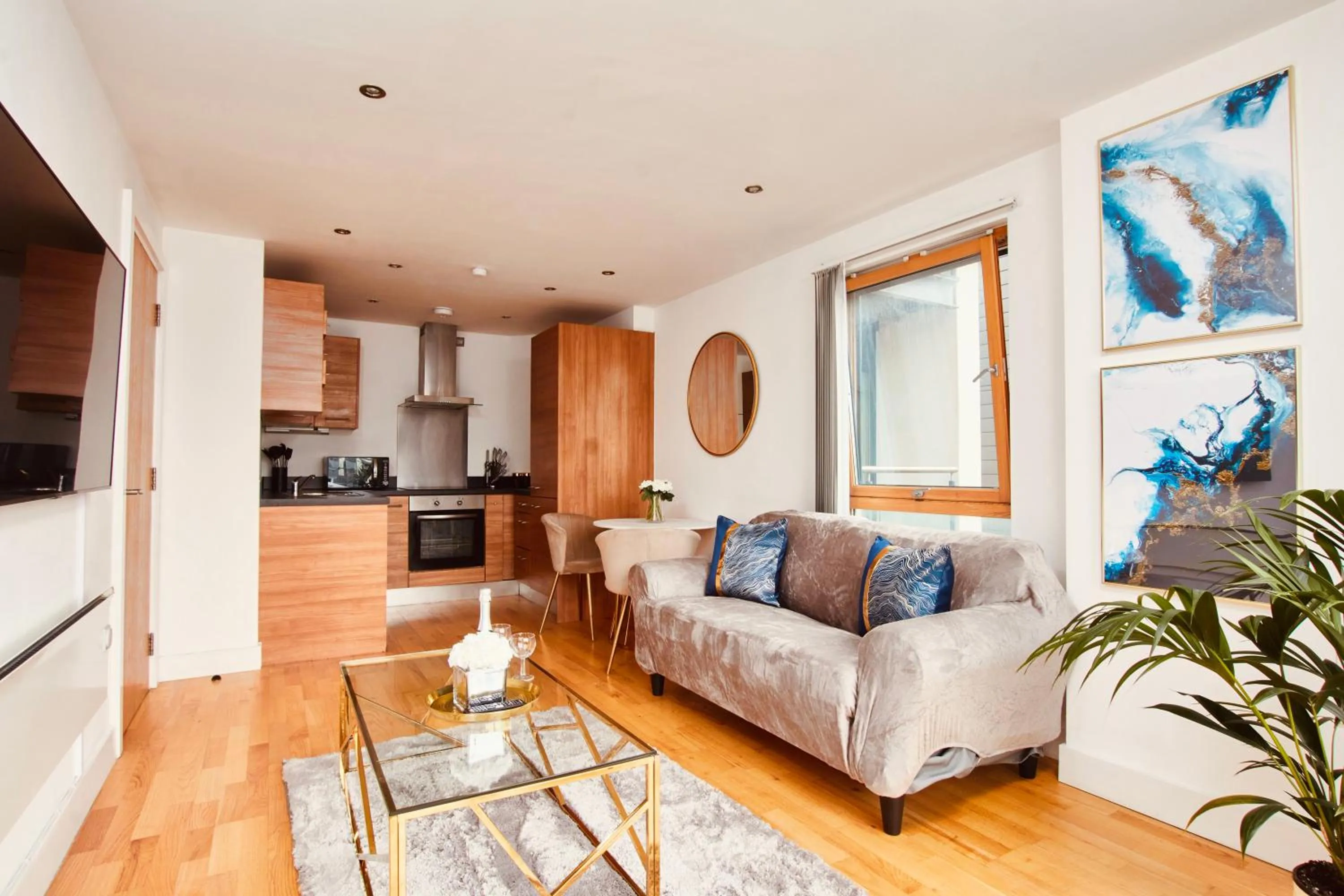 Living room in Deluxe City Centre Apt Free Parking River View Balcony