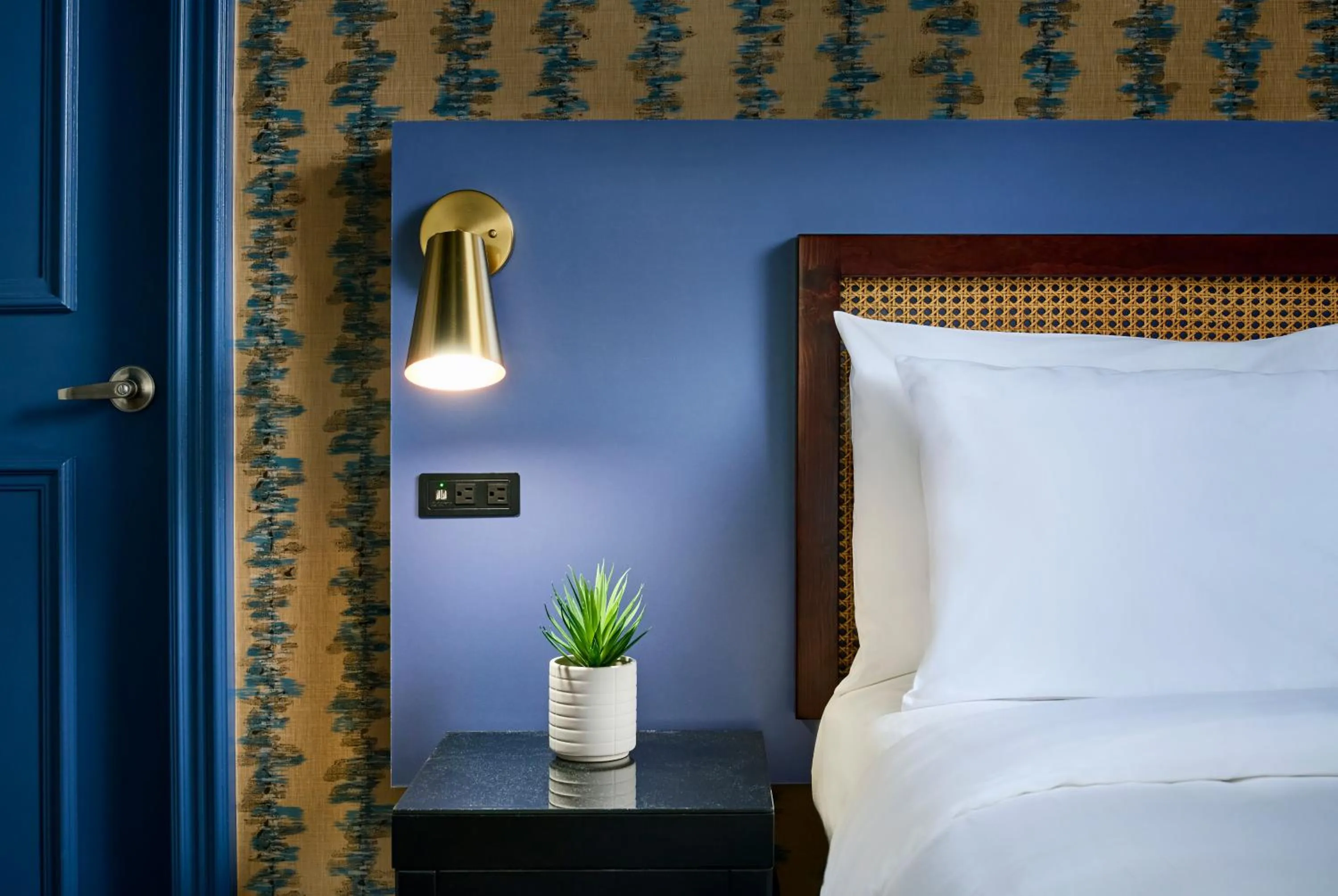 Standard Queen Room in Hotel Victoria