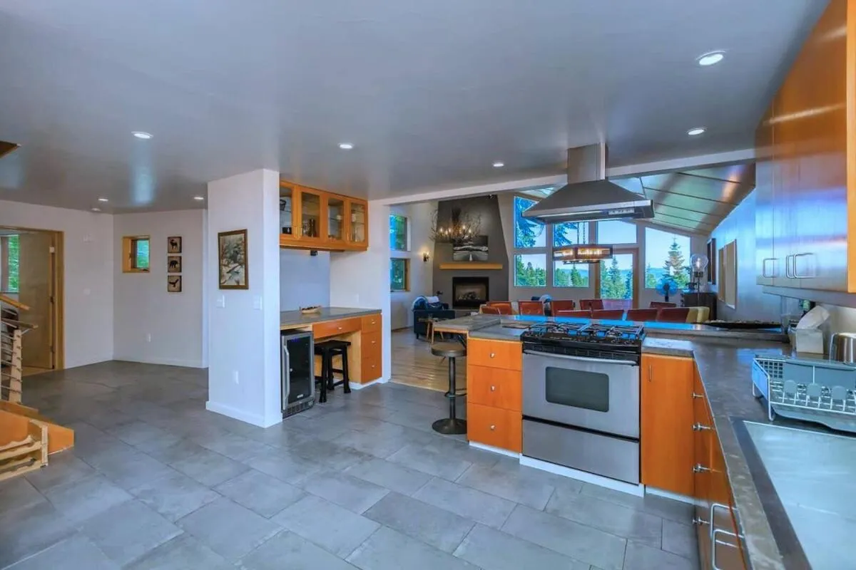 Kitchen or kitchenette in Tahoe Donner Luxury, Sleeps 14, Hot tub, 3100 sqft