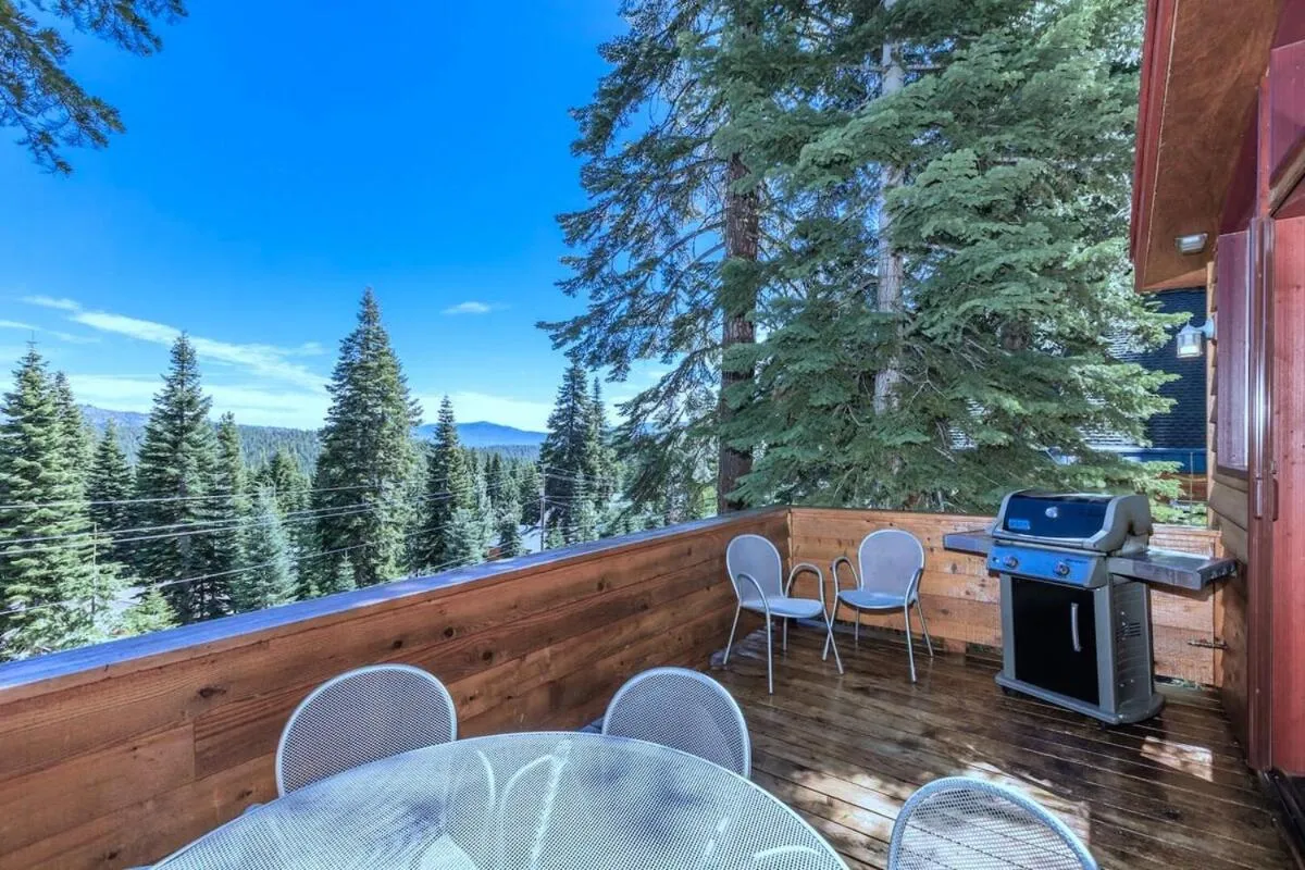 Natural landscape in Tahoe Donner Luxury, Sleeps 14, Hot tub, 3100 sqft