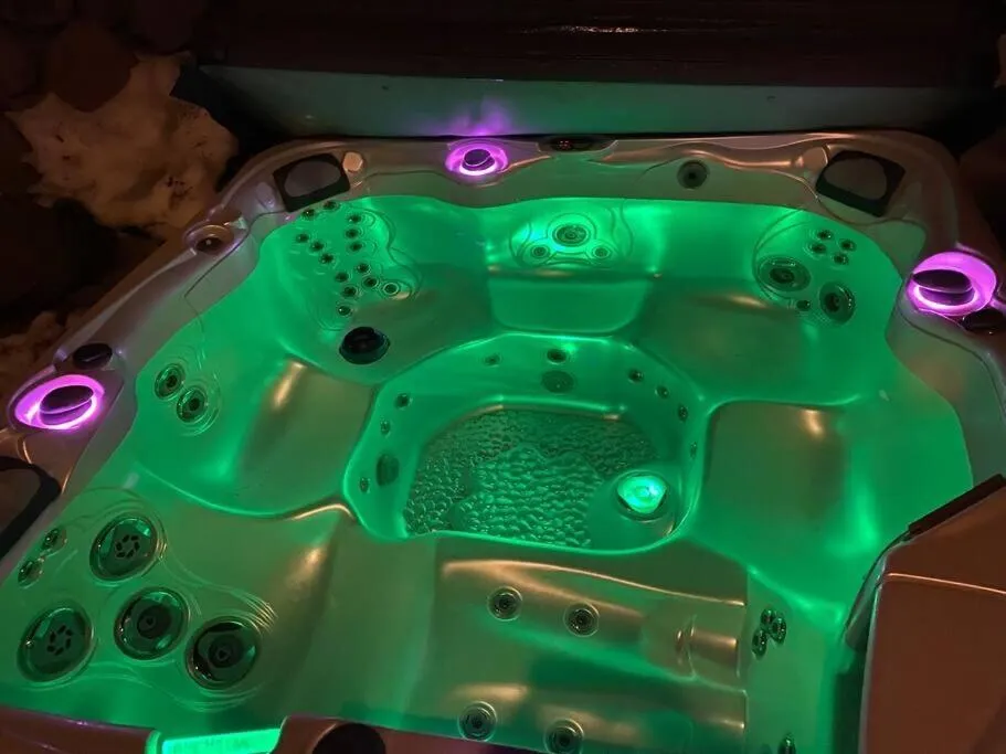 Hot Tub in Tahoe Donner Luxury, Sleeps 14, Hot tub, 3100 sqft