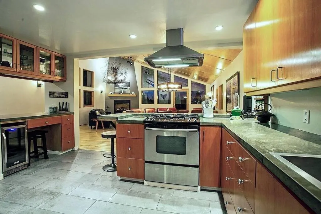 Kitchen or kitchenette in Tahoe Donner Luxury, Sleeps 14, Hot tub, 3100 sqft